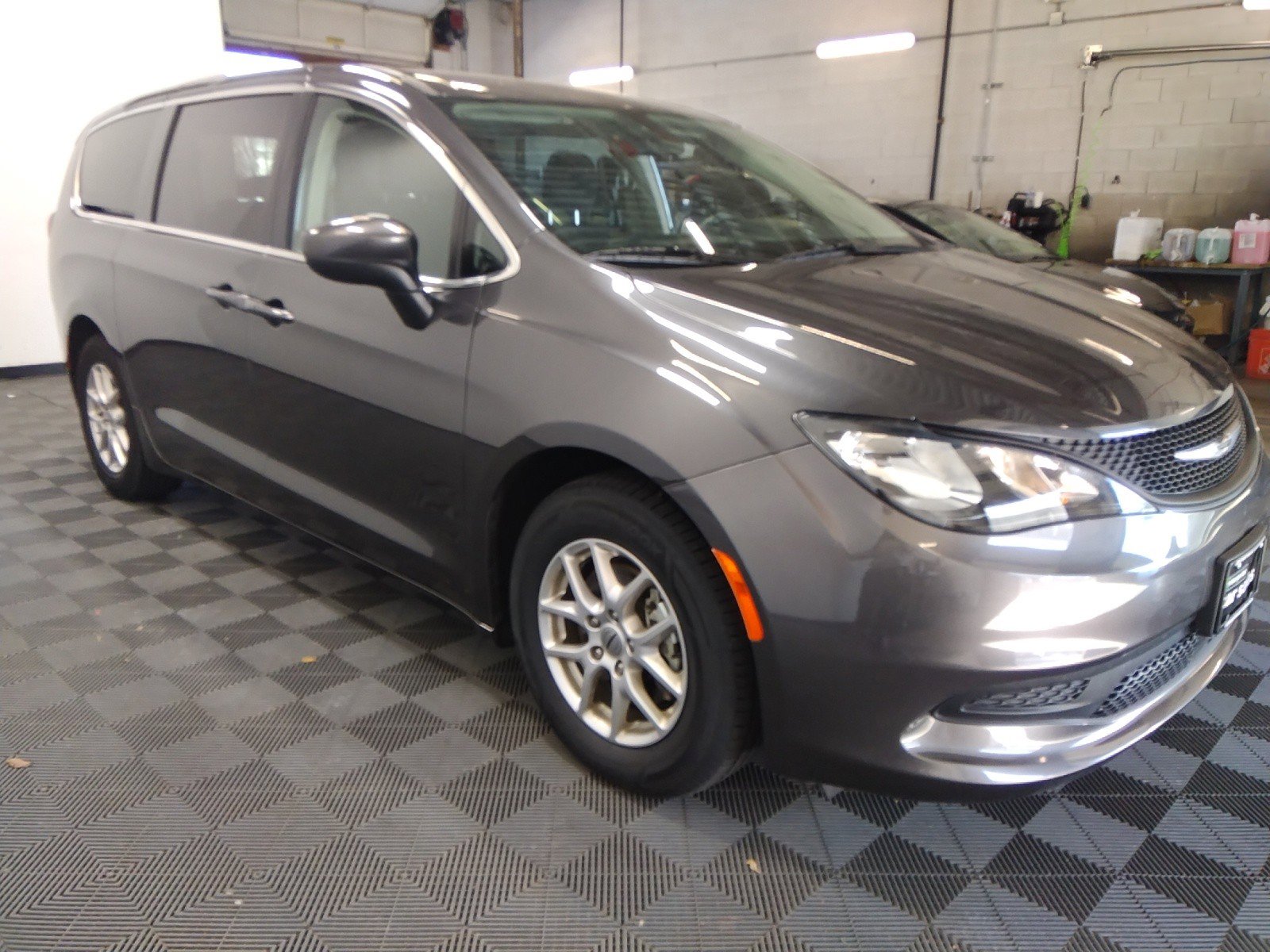 2022 Chrysler Voyager LX FWD