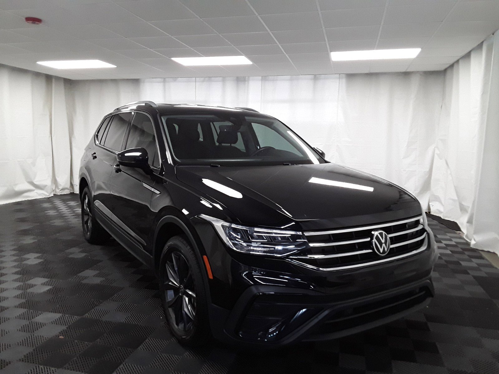 2022 Volkswagen Tiguan 2.0T SE FWD