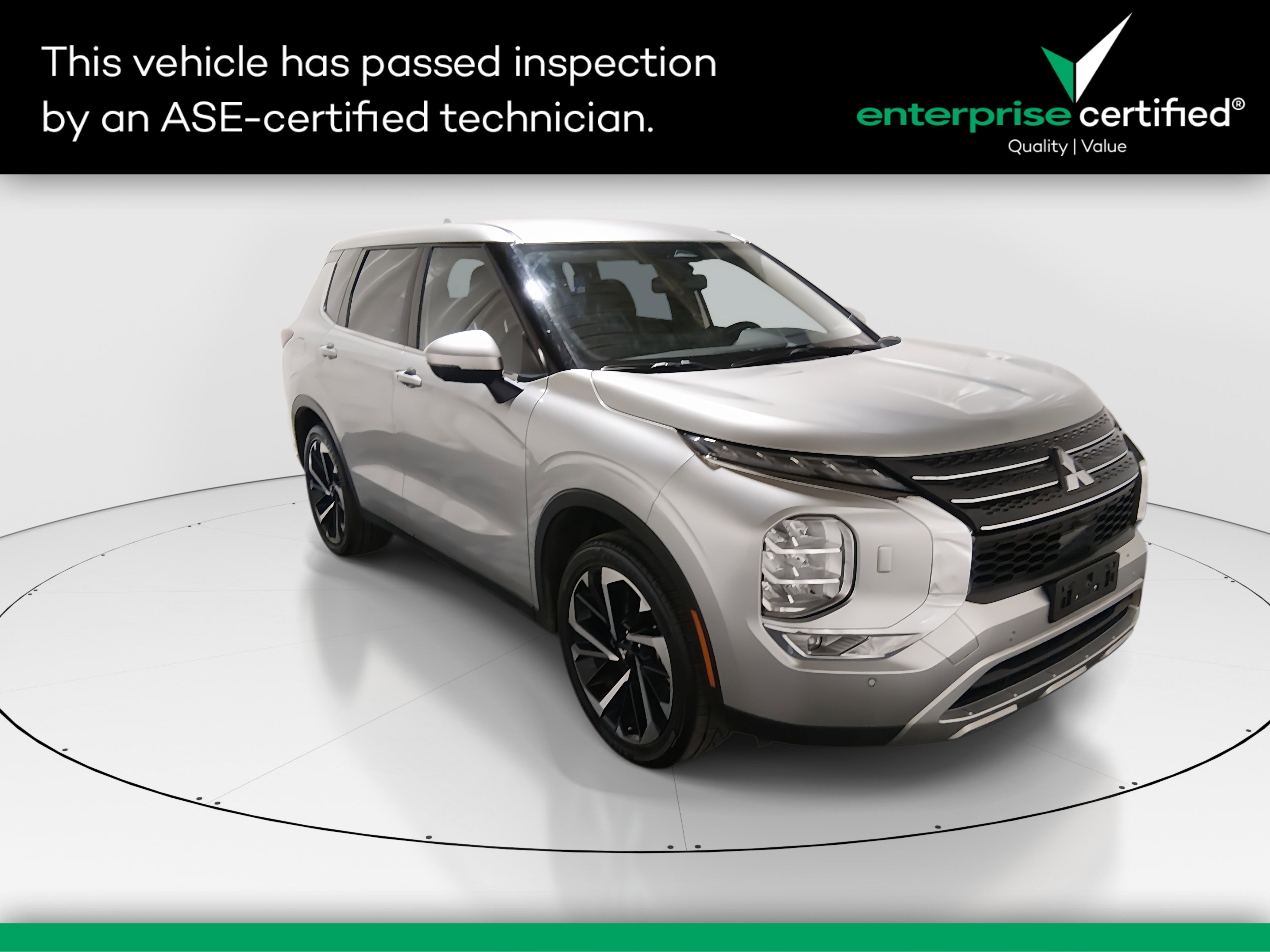 2024 Mitsubishi Outlander SE's photo