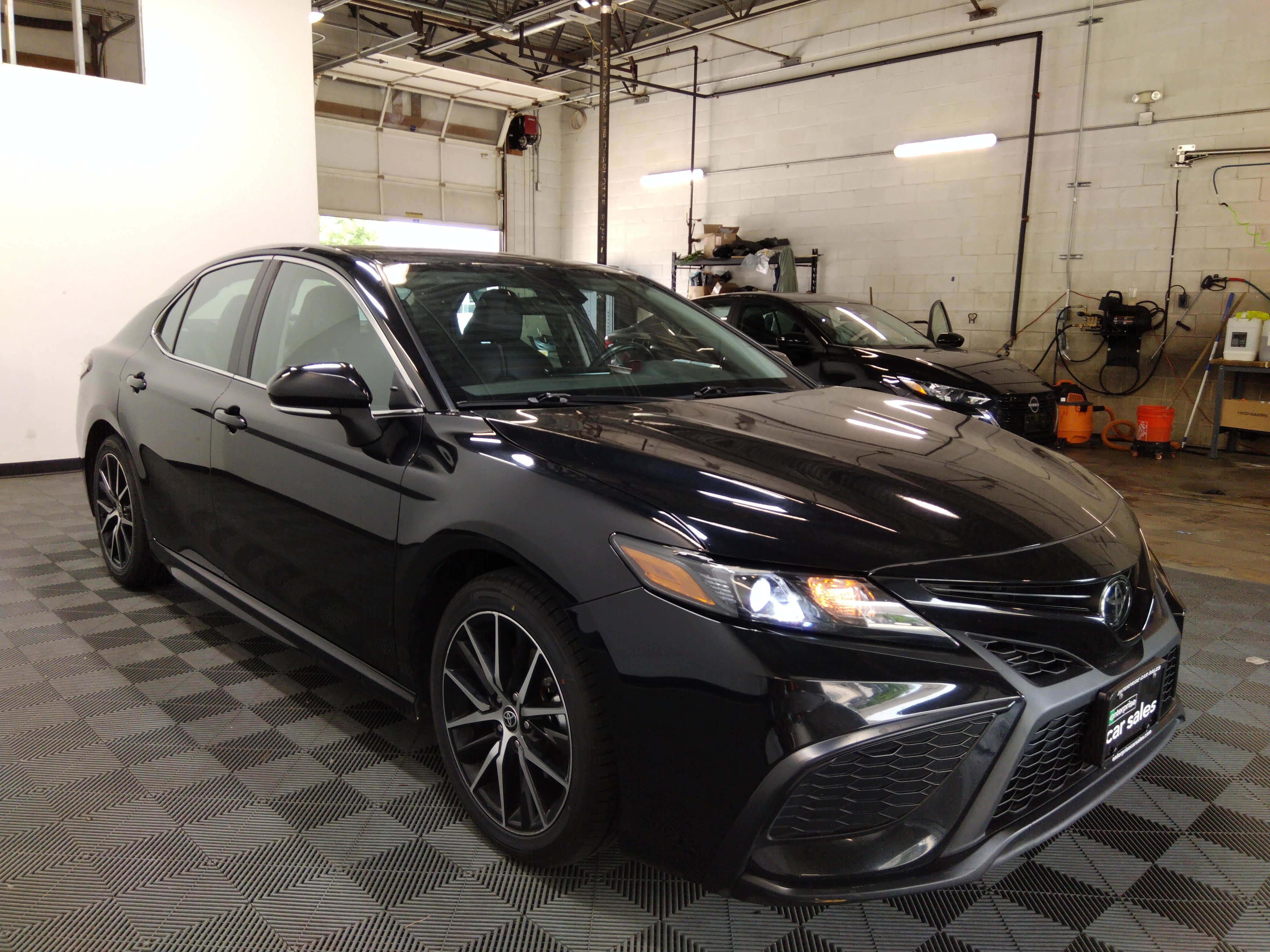 2023 Toyota Camry SE Auto