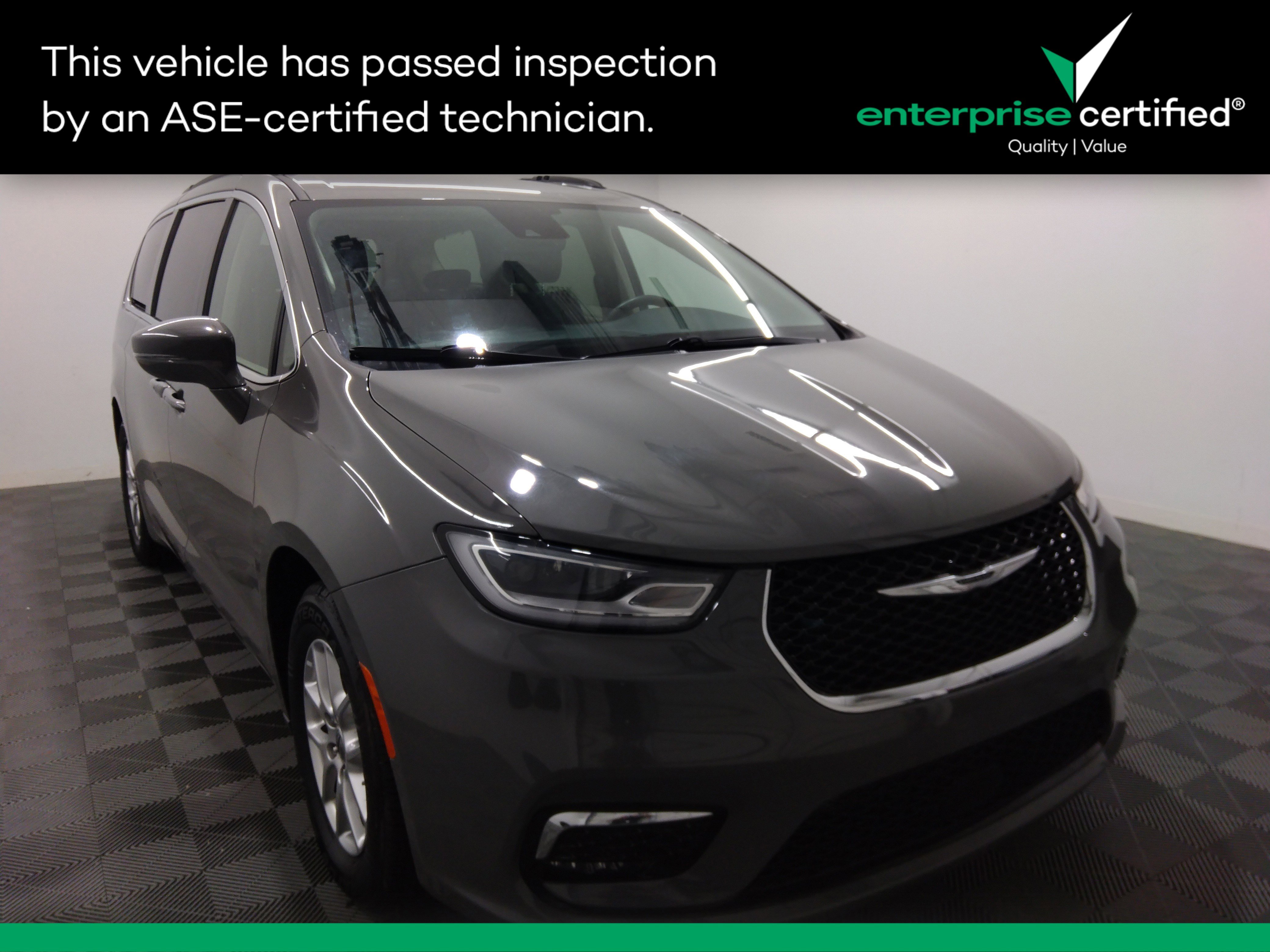 2022 Chrysler Pacifica Touring L's photo