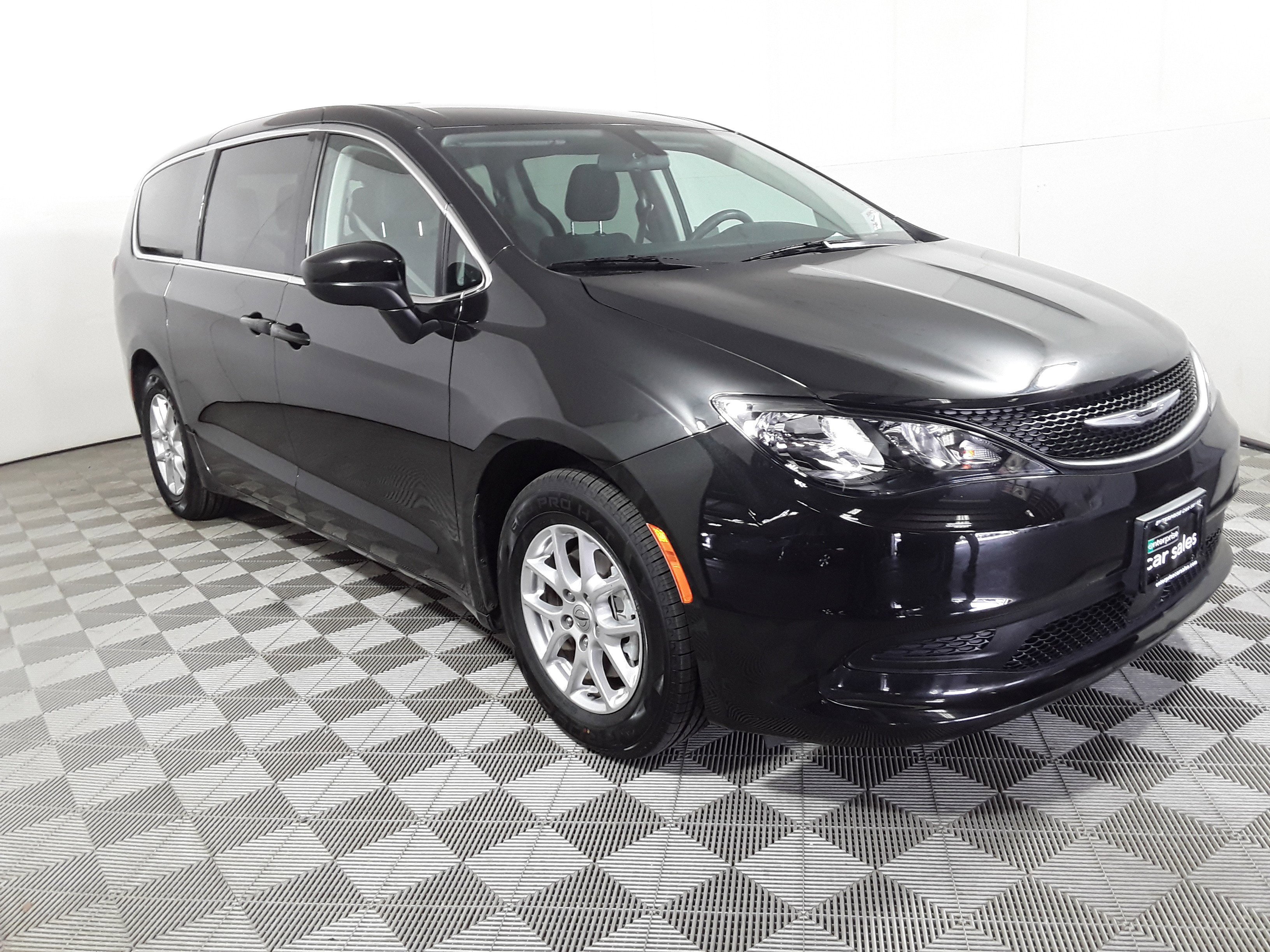 2022 Chrysler Voyager LX FWD