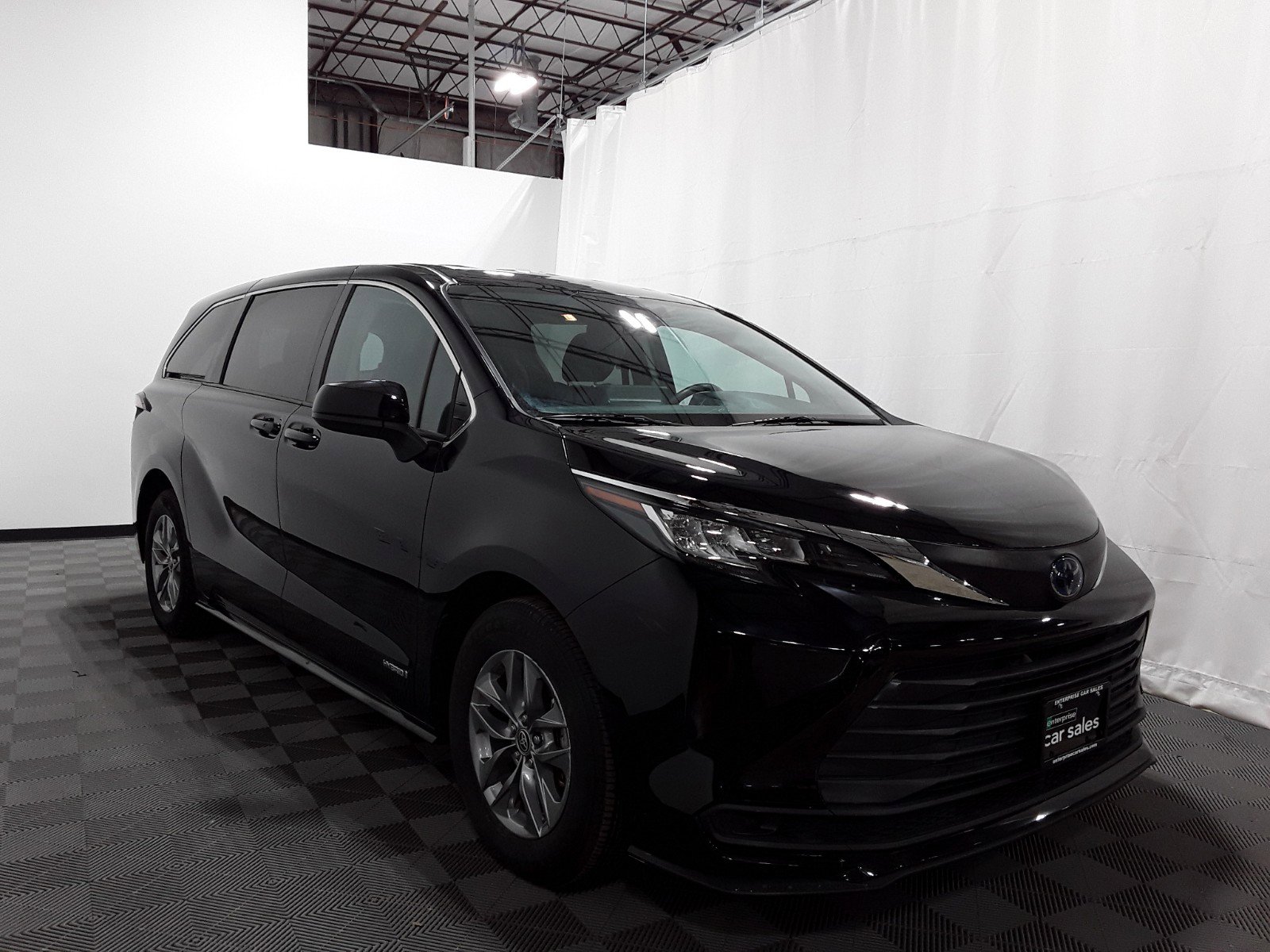 2021 Toyota Sienna LE FWD 8-Passenger