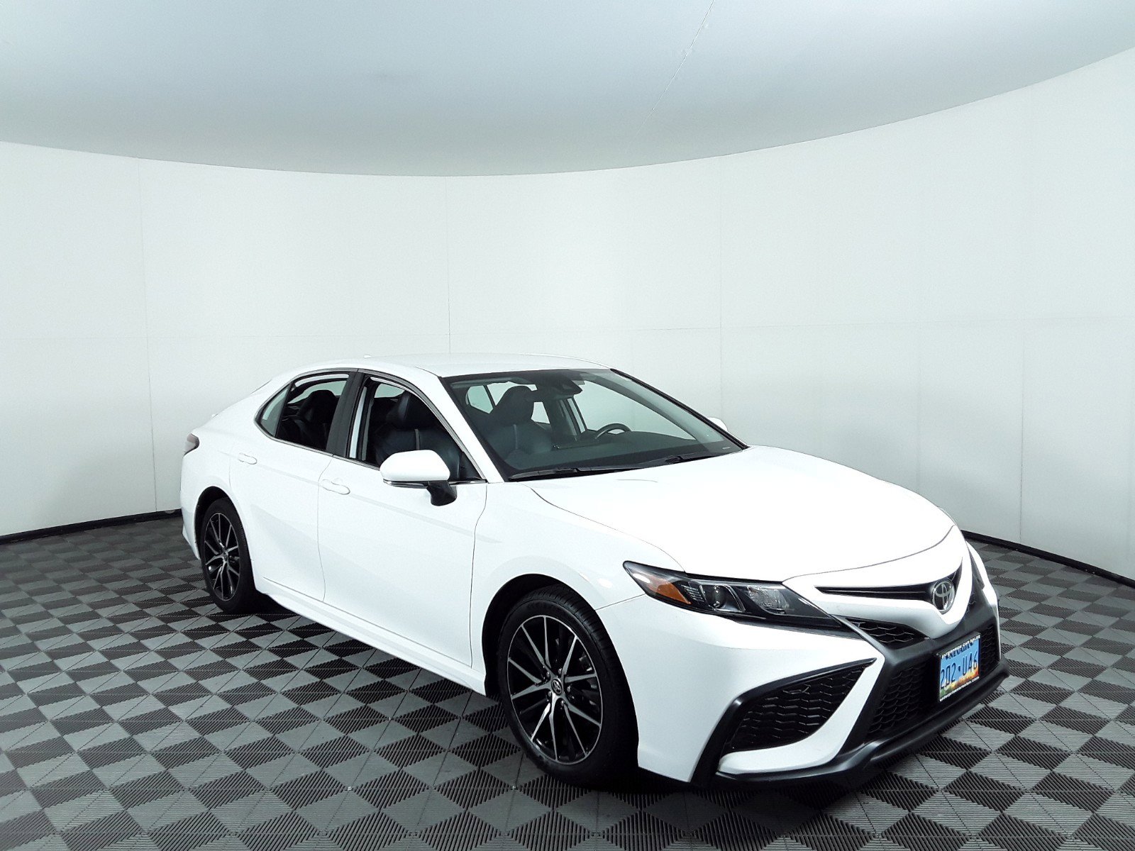 2022 Toyota Camry SE Auto