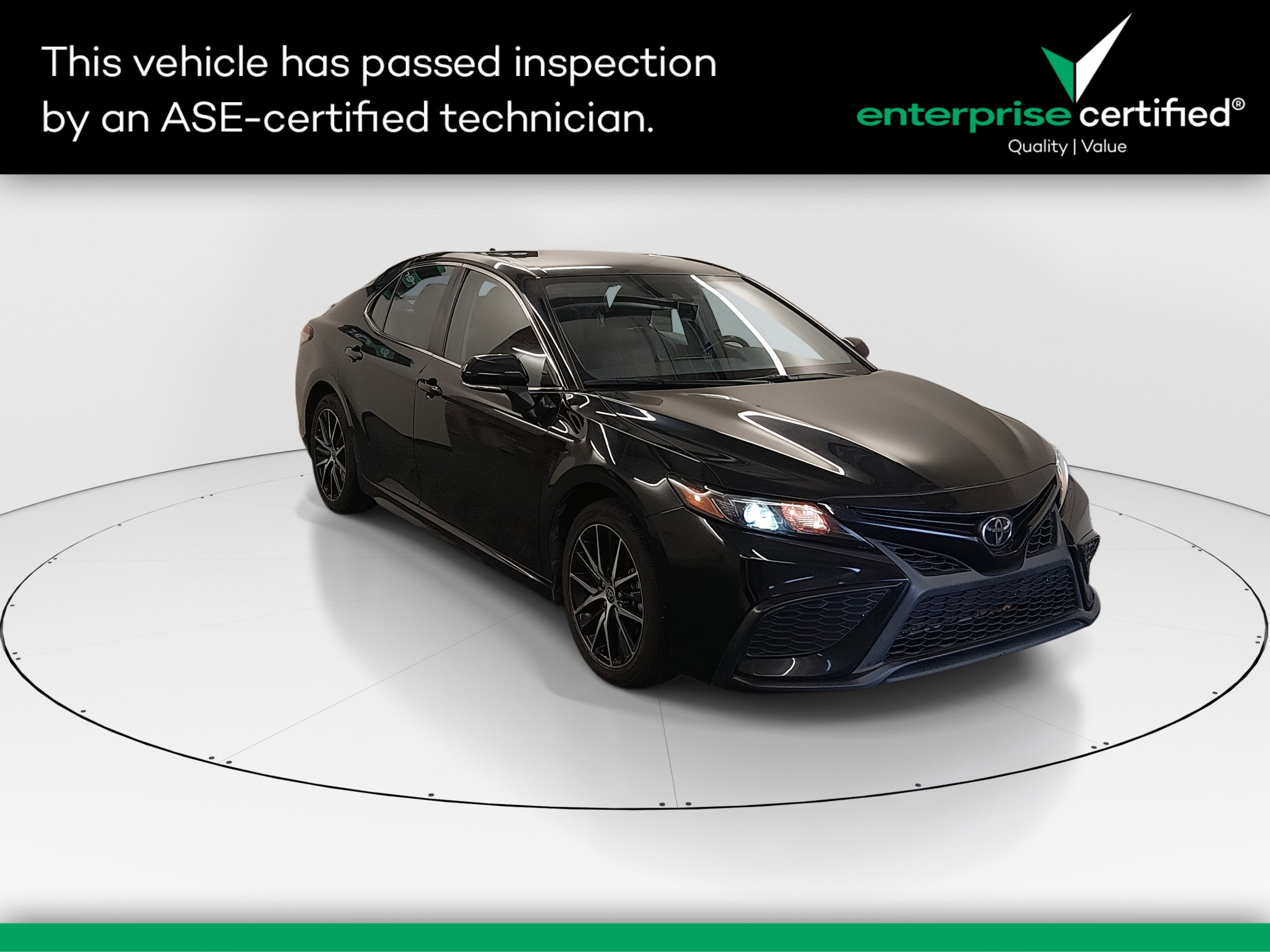 2023 Toyota Camry SE's photo