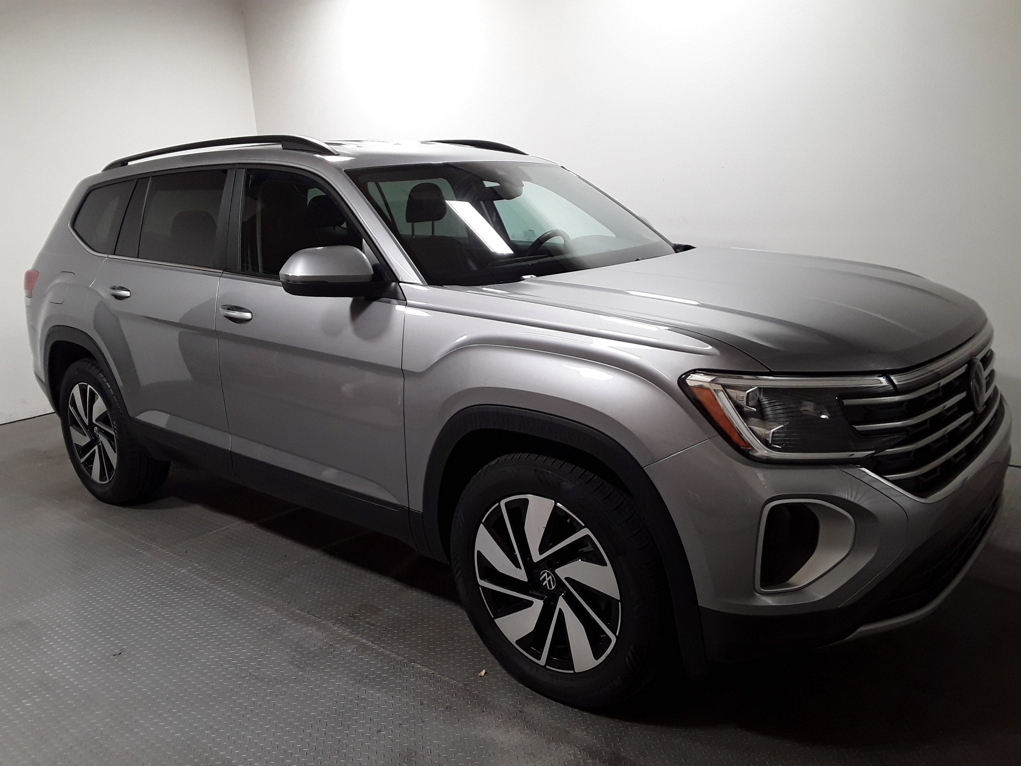 2024 Volkswagen Atlas 2.0T SE w/Technology 4MOTION