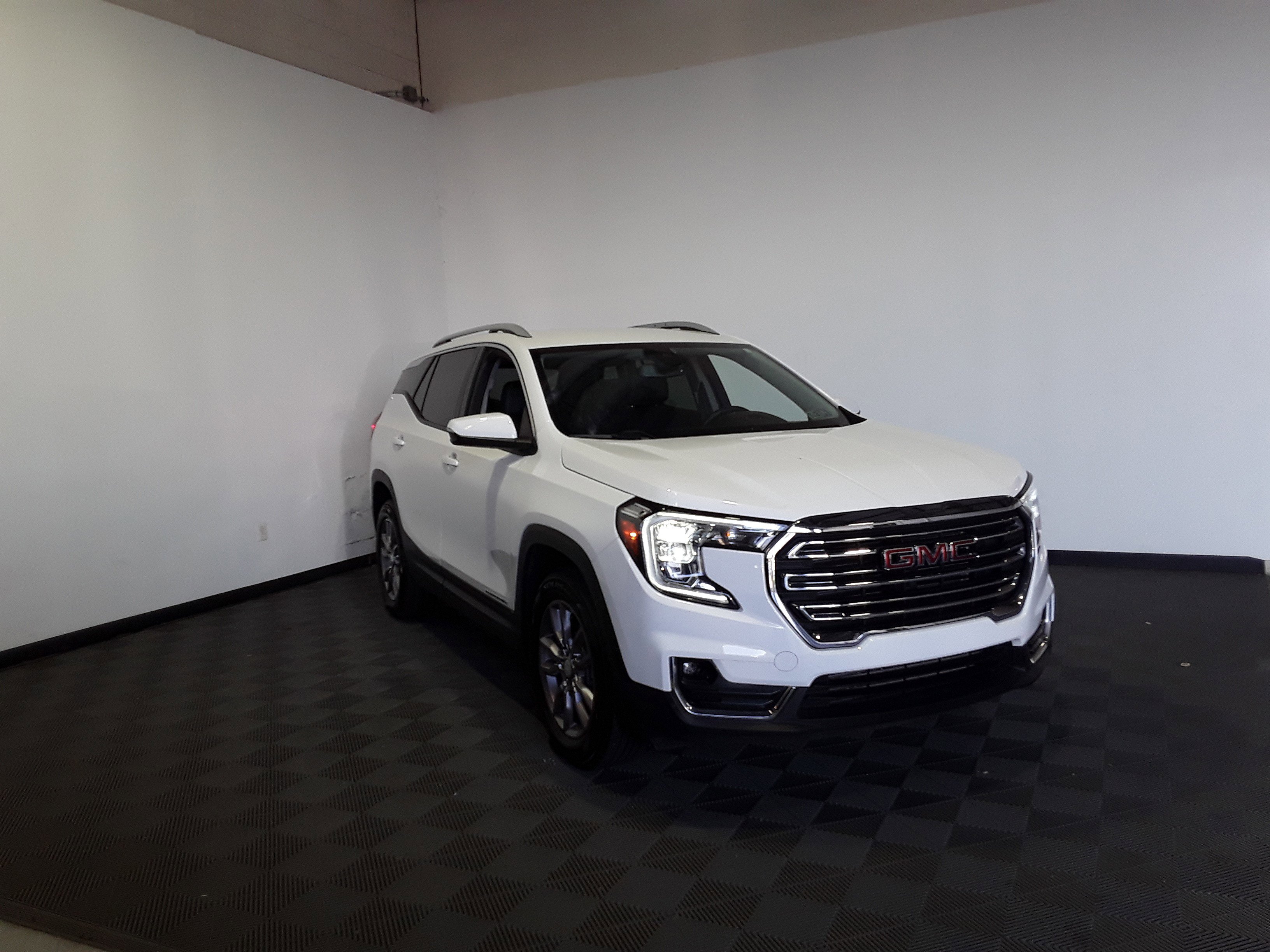 Used 2023 GMC Terrain SLT AWD 4dr