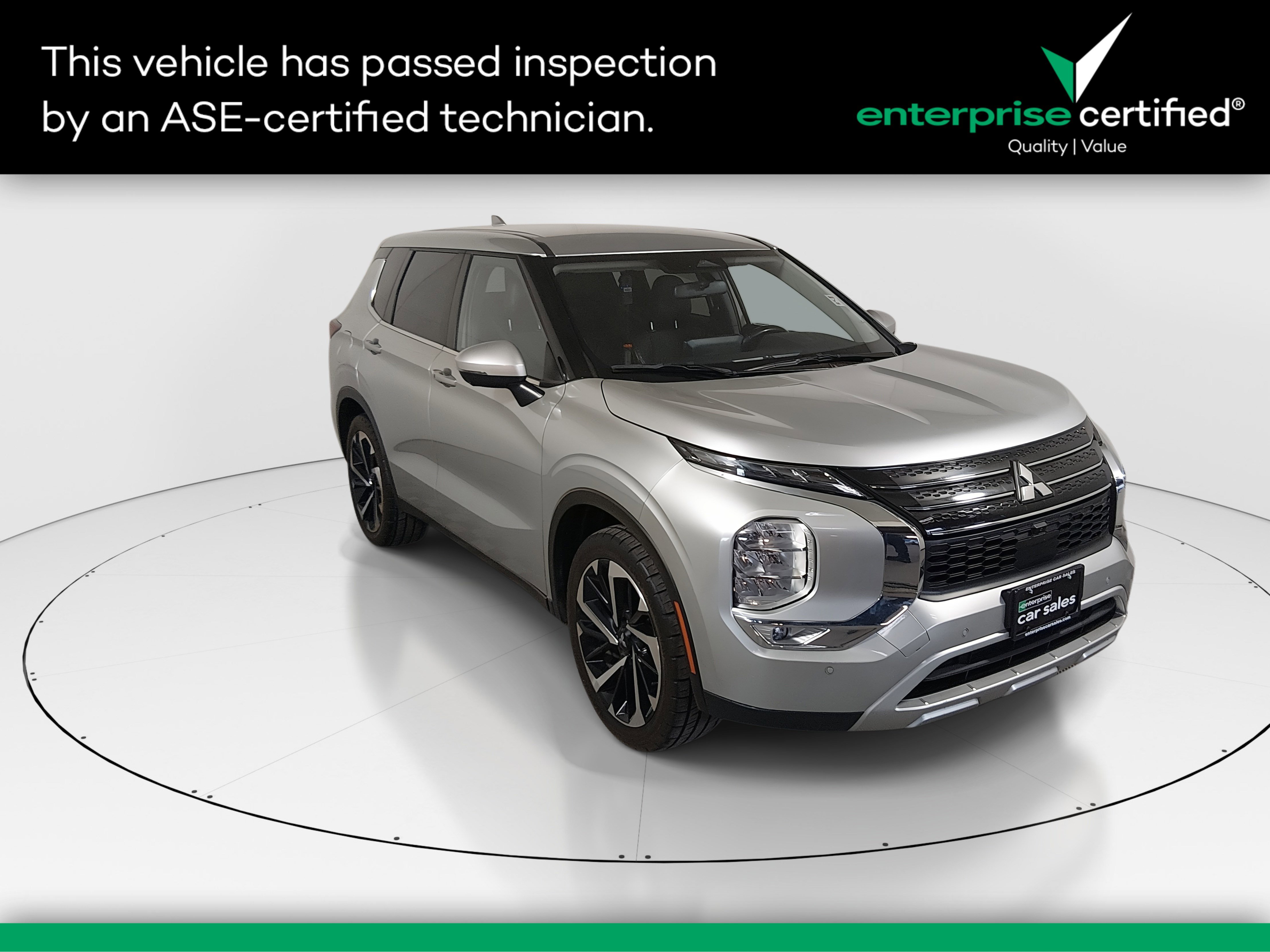 2024 Mitsubishi Outlander SE's photo