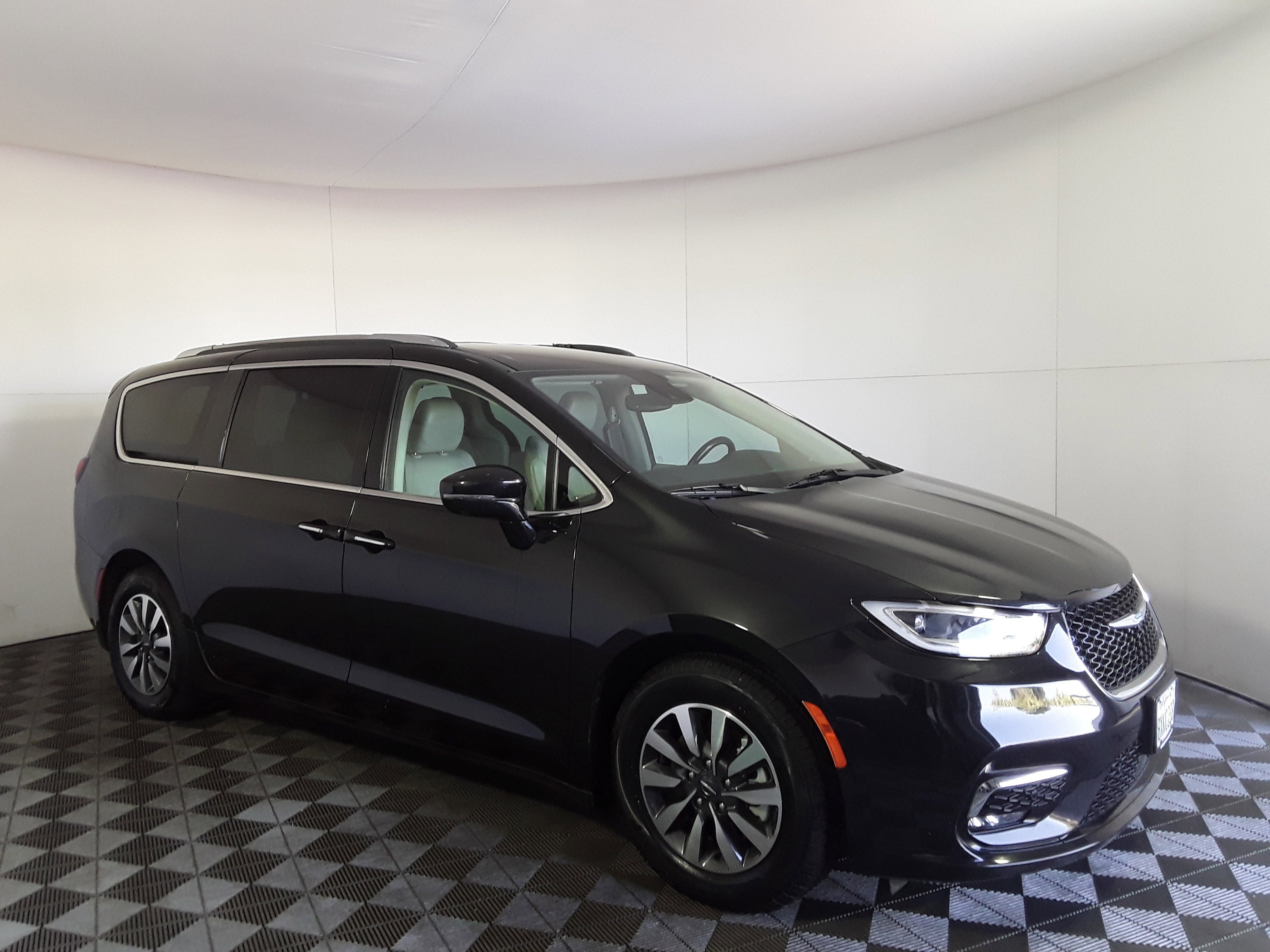 2021 Chrysler Pacifica Hybrid Touring L FWD