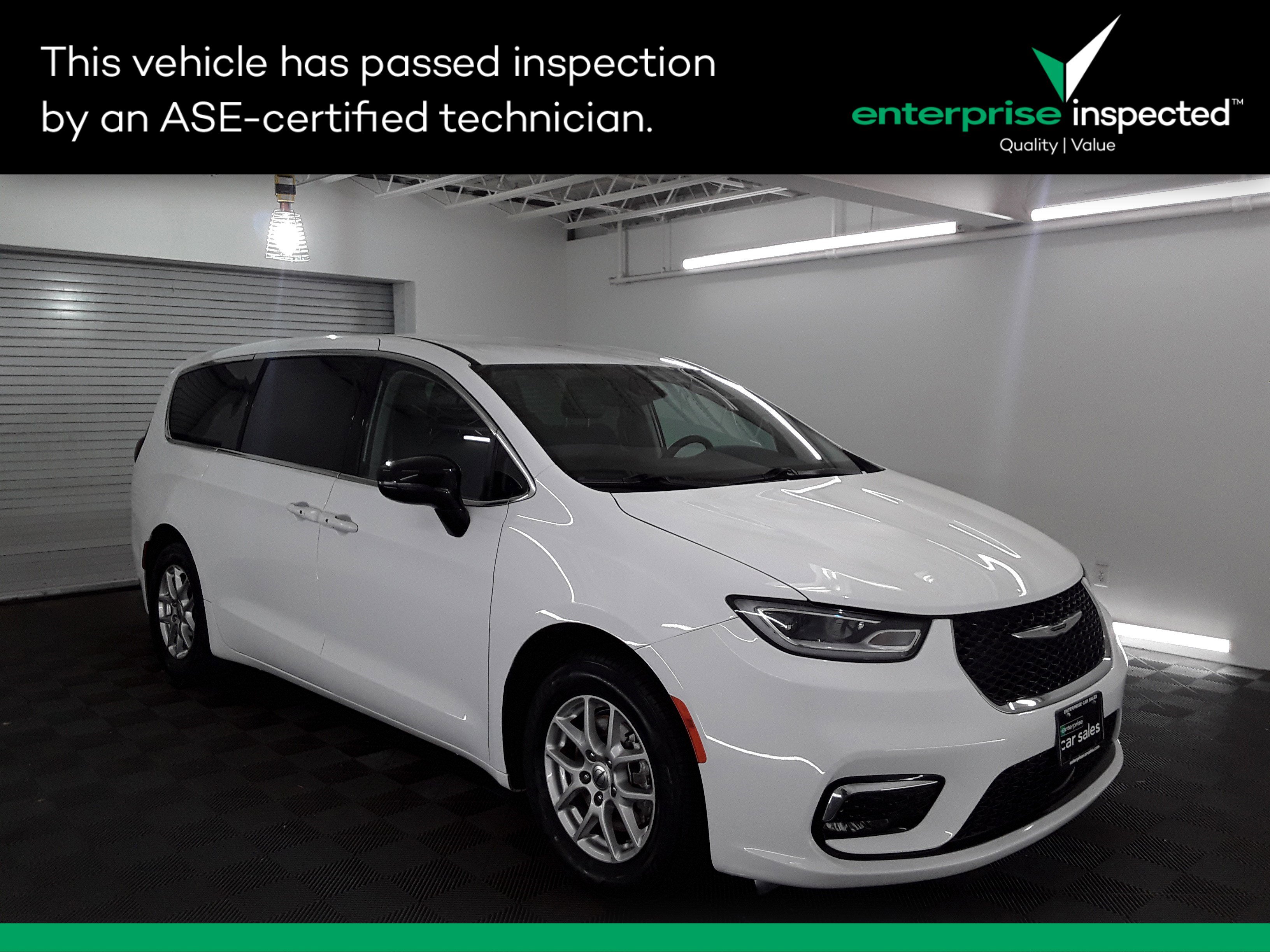 Used 2024 Chrysler Pacifica Touring L FWD