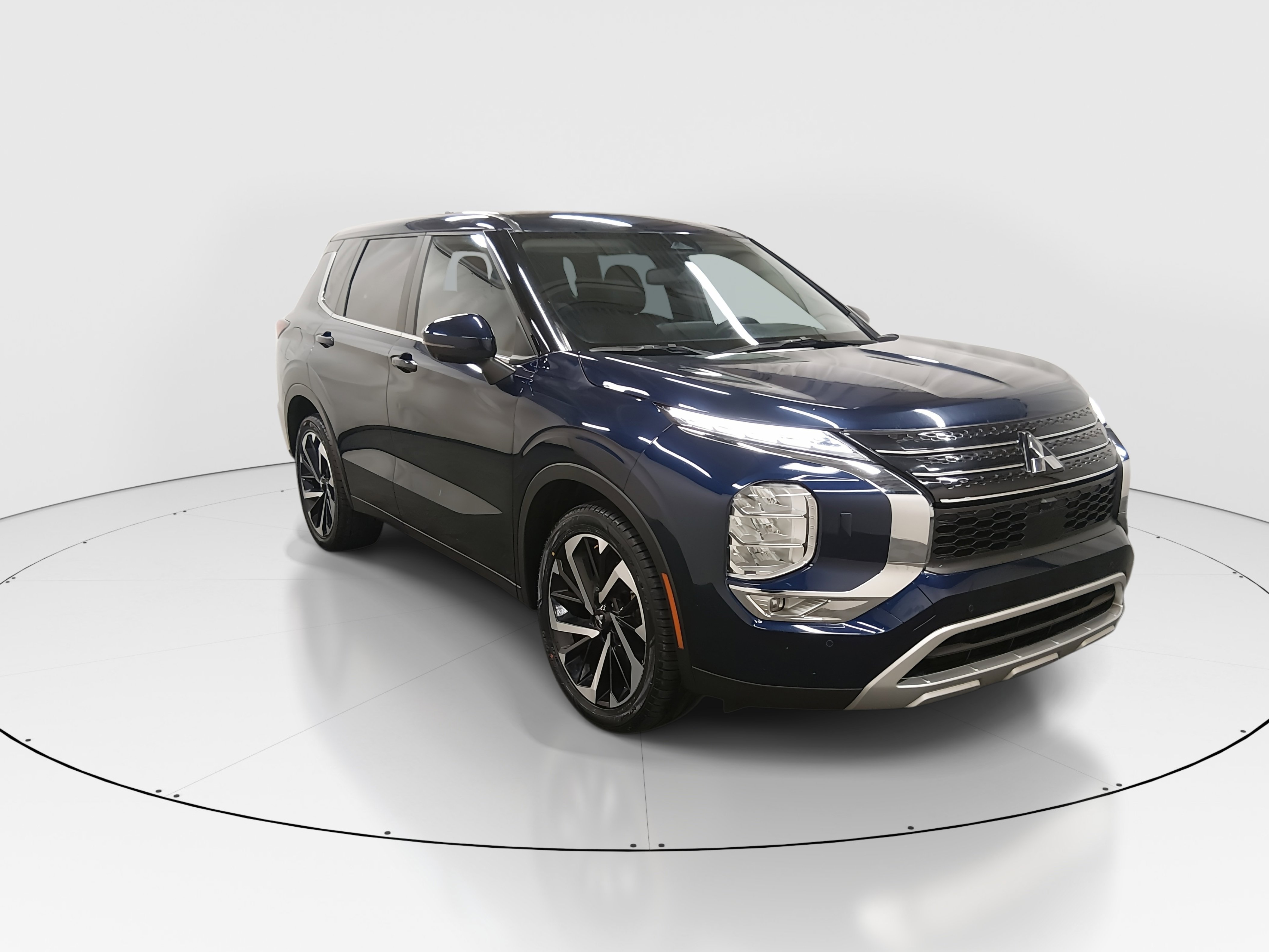 2024 Mitsubishi Outlander SE's photo