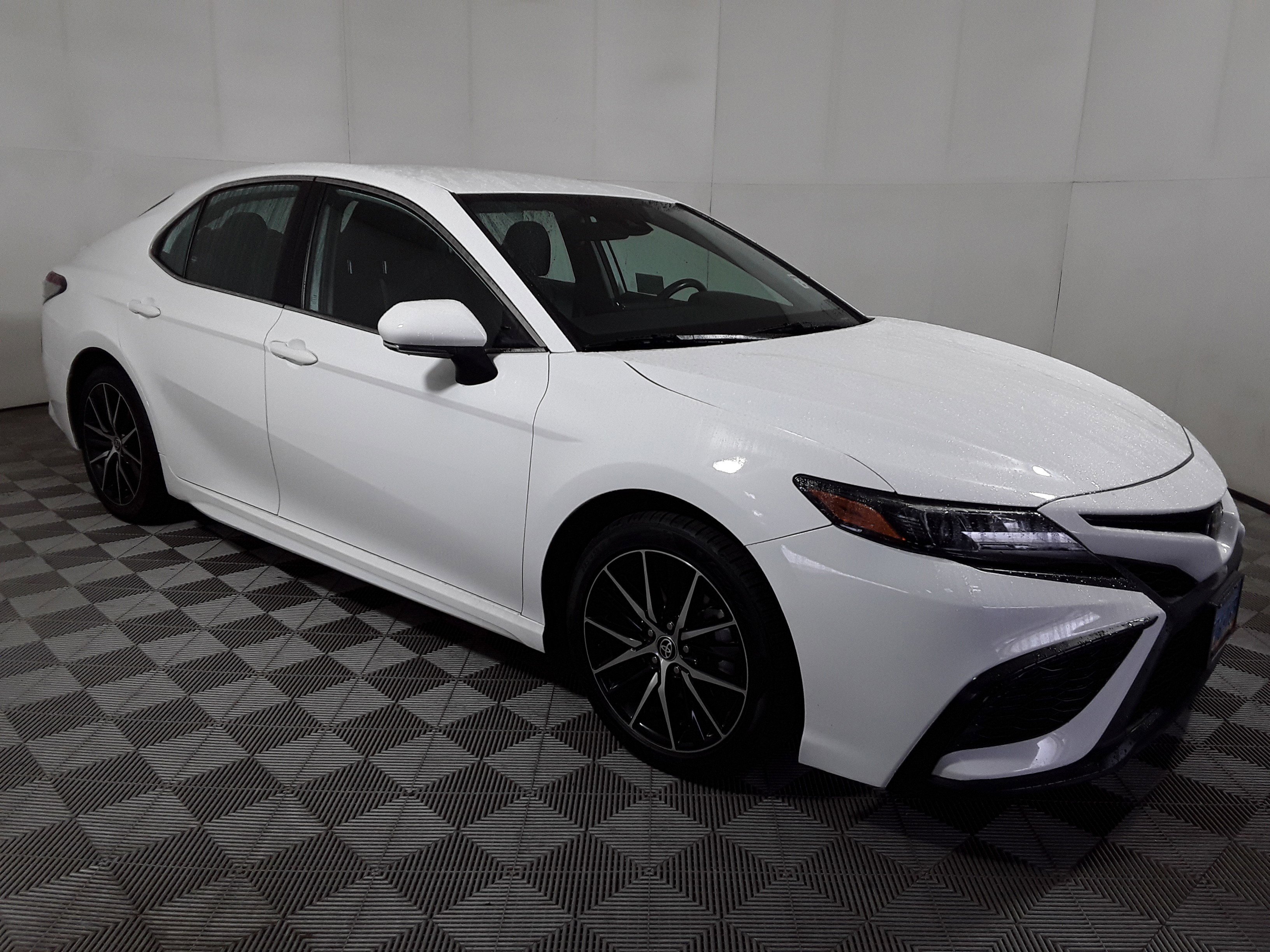 2022 Toyota Camry SE Auto