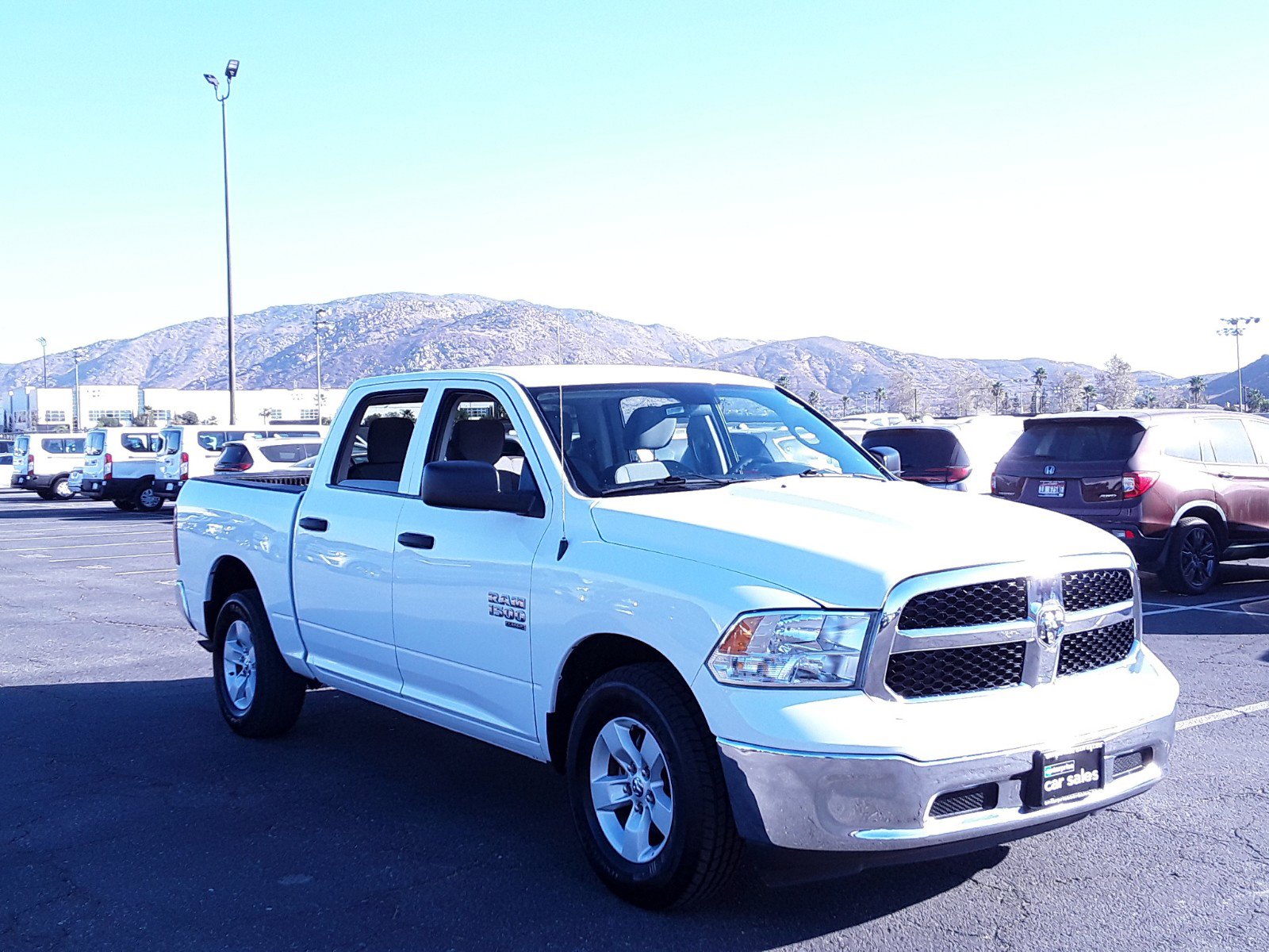 2022 Ram 1500 Classic SLT 4x2 Crew Cab 5'7