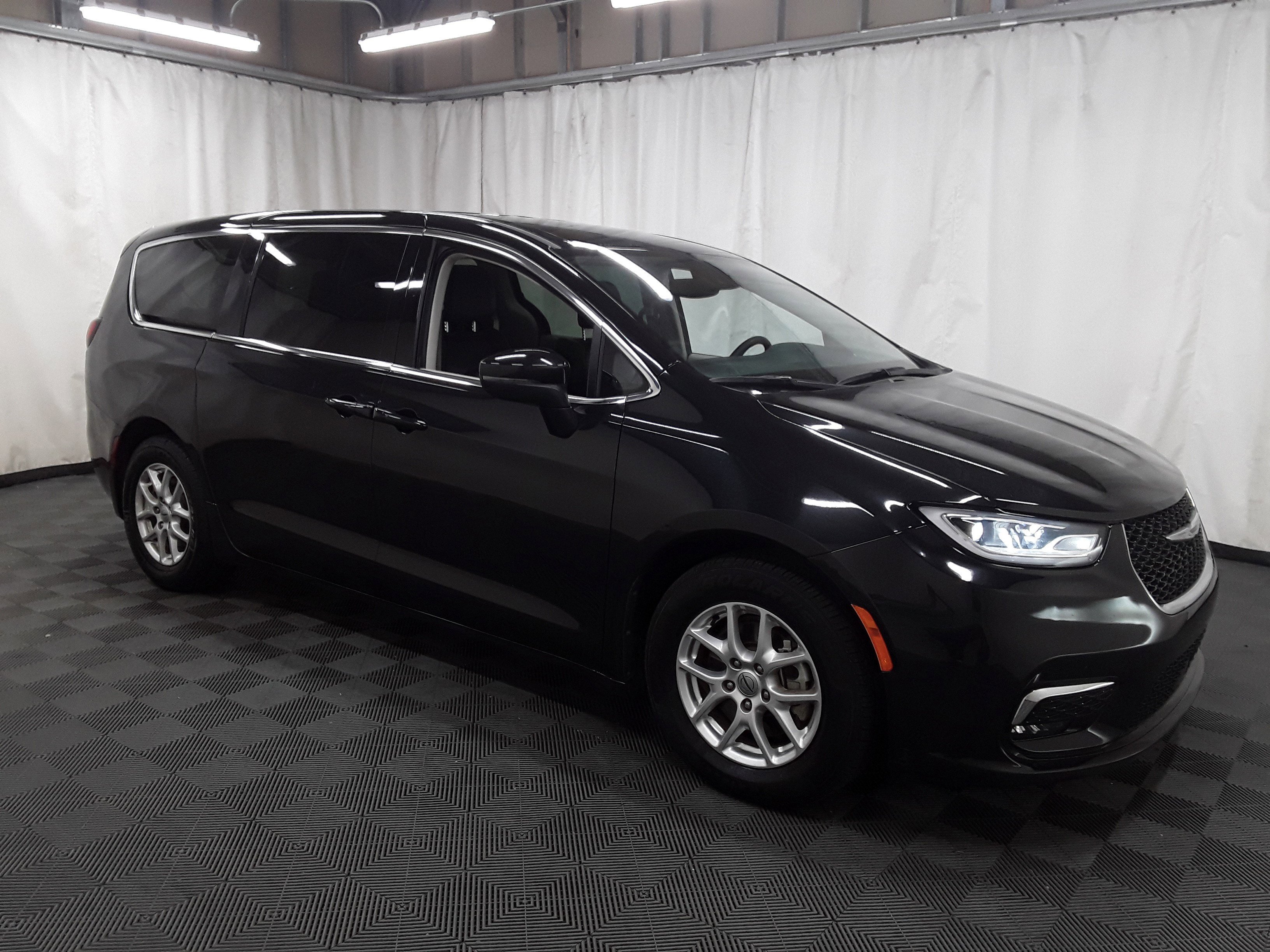 2023 Chrysler Pacifica Touring L FWD