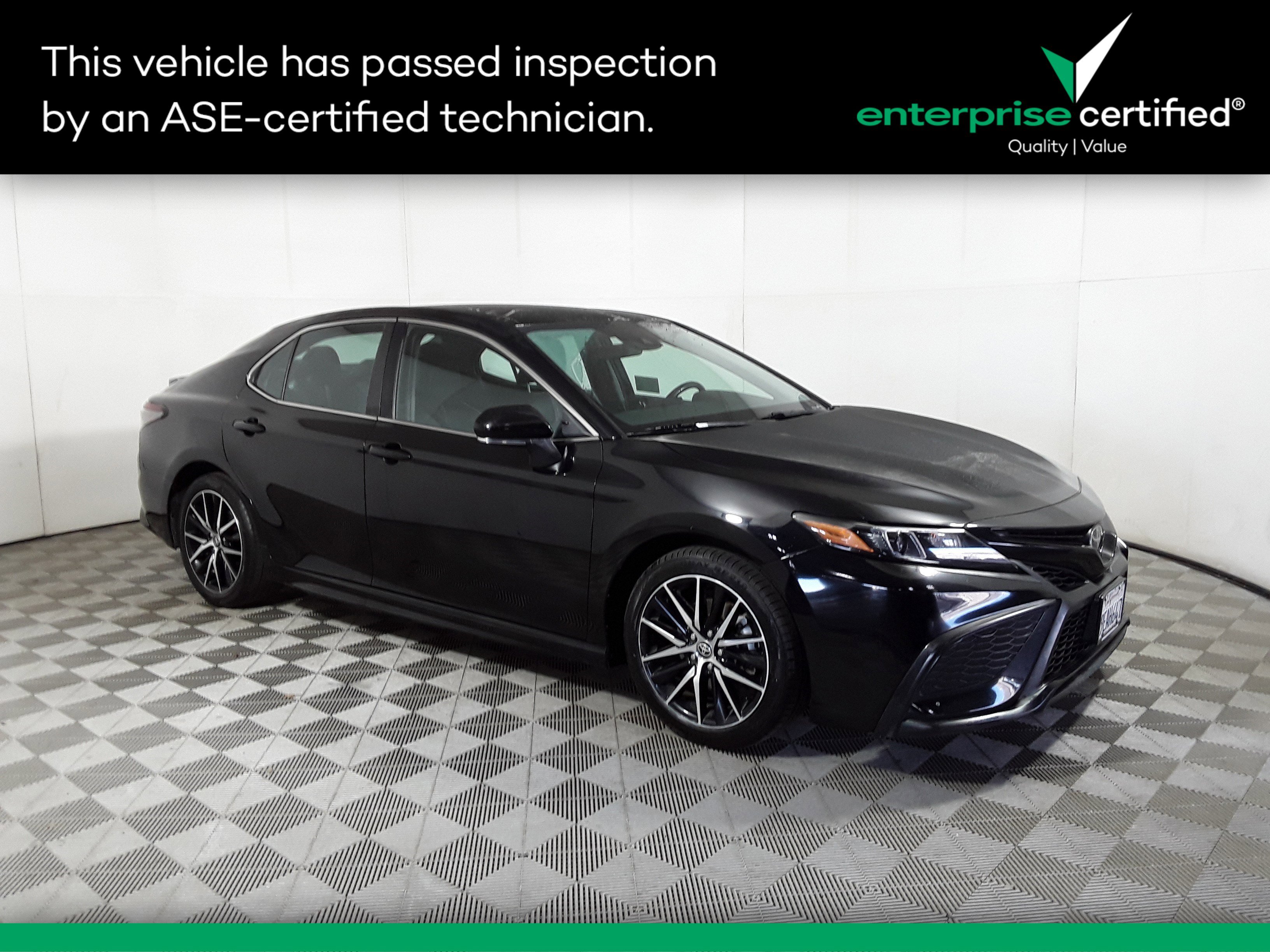 Used 2023 Toyota Camry SE Auto
