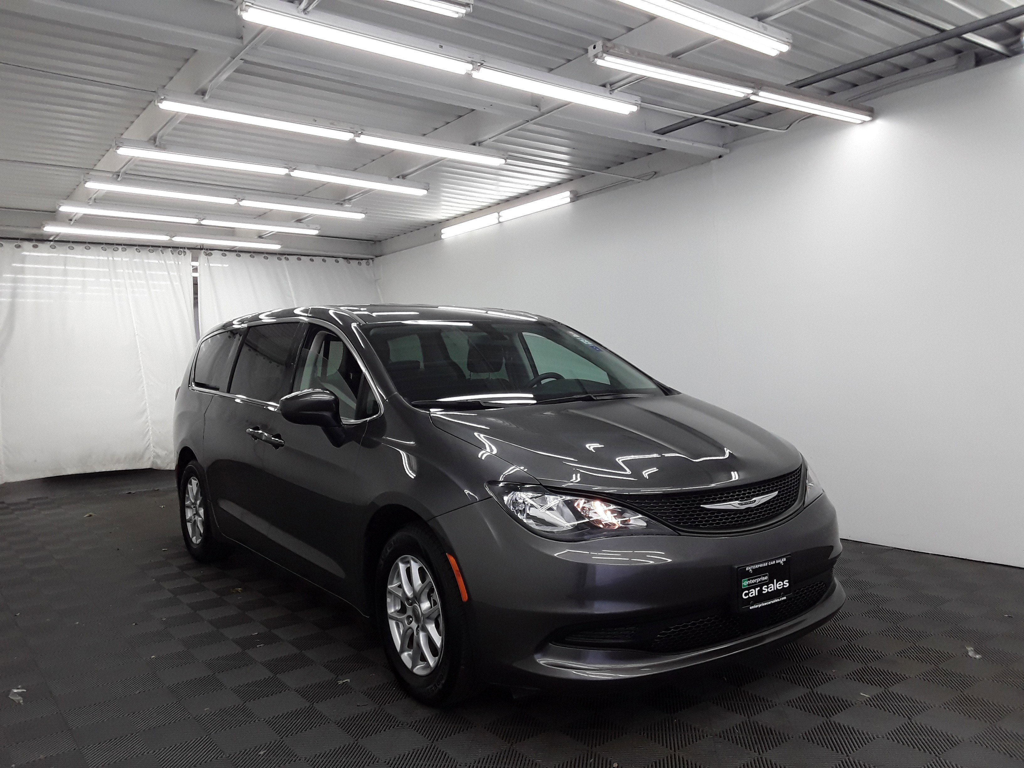 2022 Chrysler Voyager LX FWD