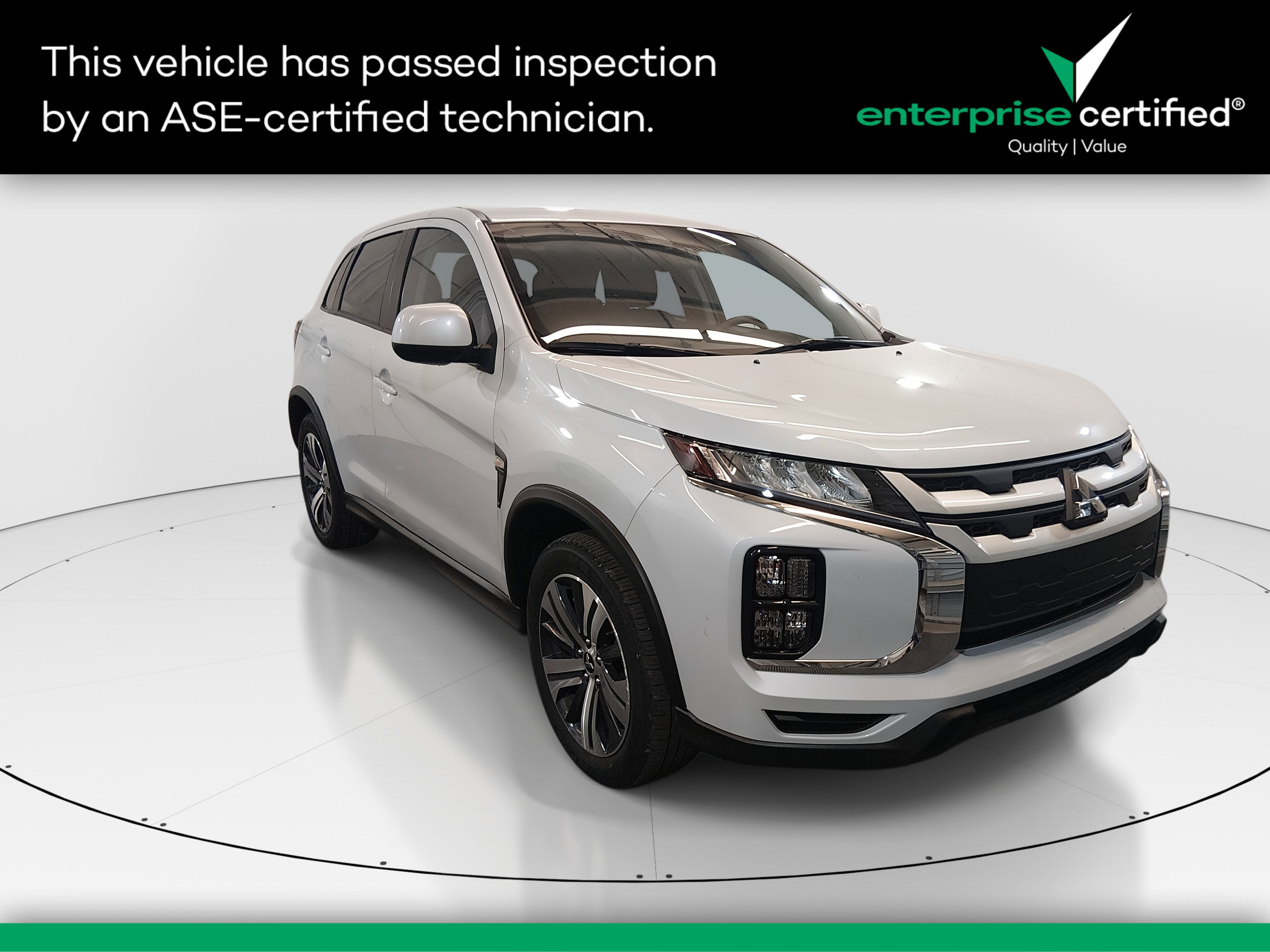 2024 Mitsubishi Outlander ES's photo