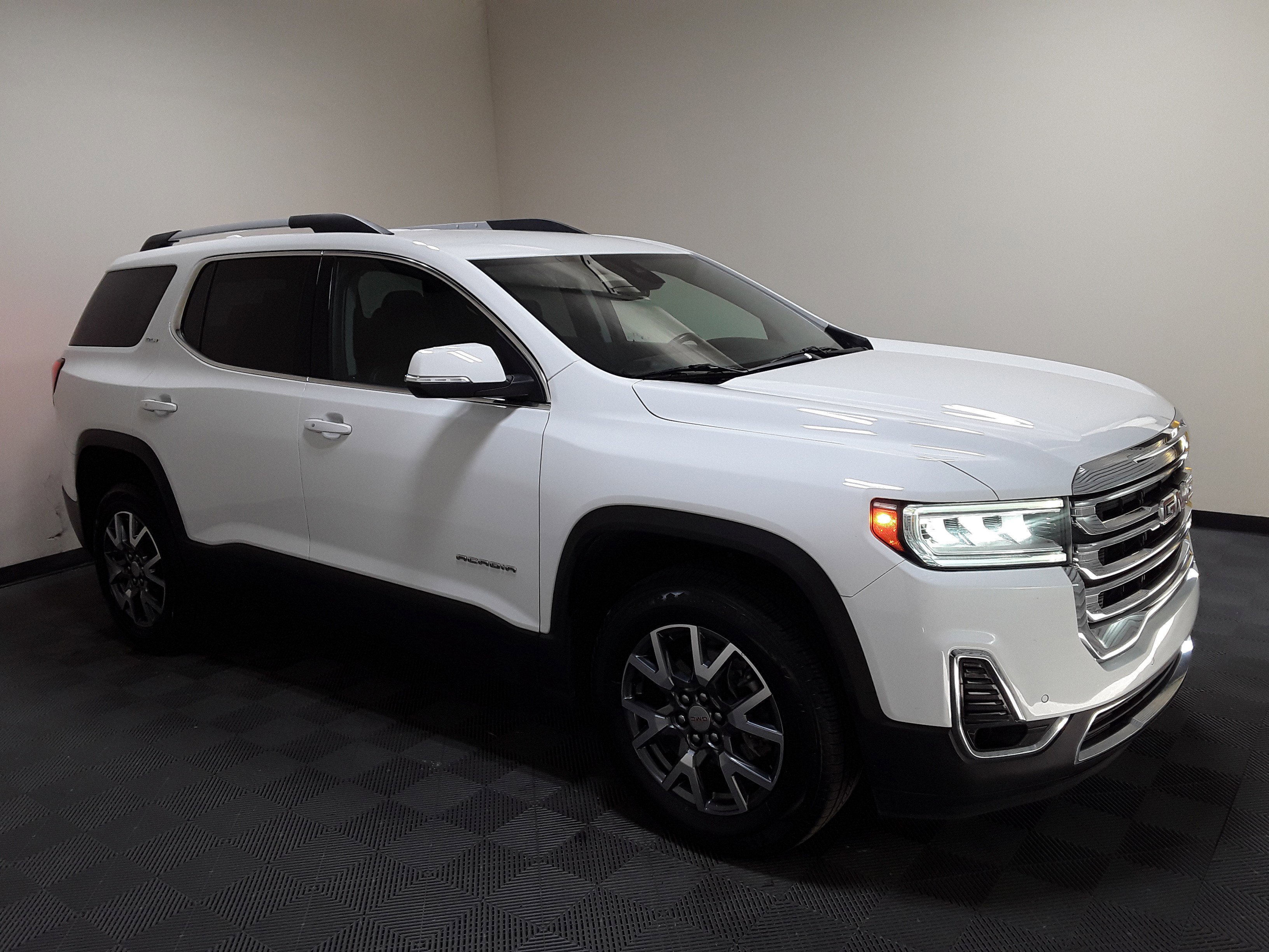 2023 GMC Acadia SLT FWD 4dr