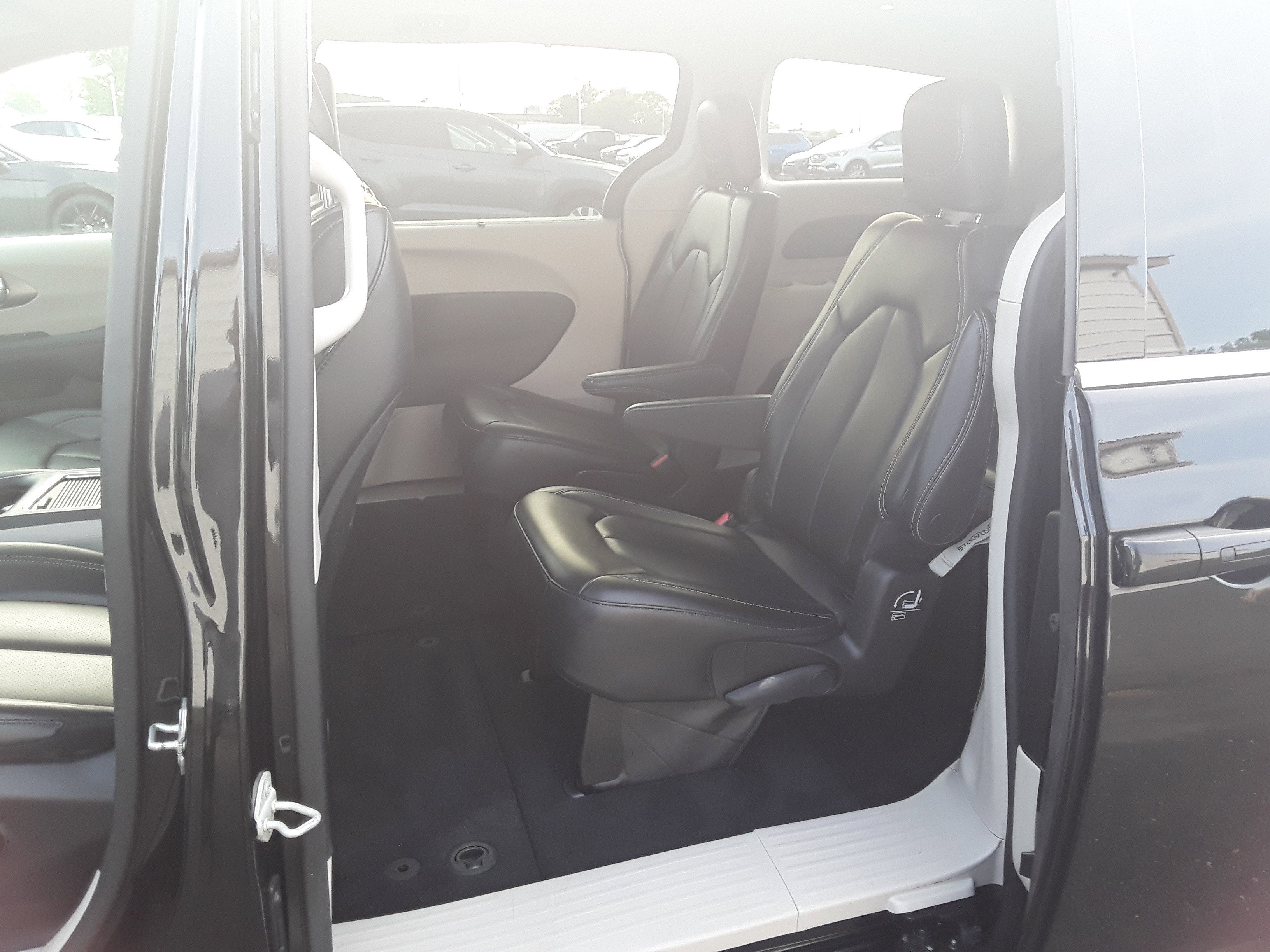 Image 10 of Used 2023 Chrysler Pacifica Touring L FWD