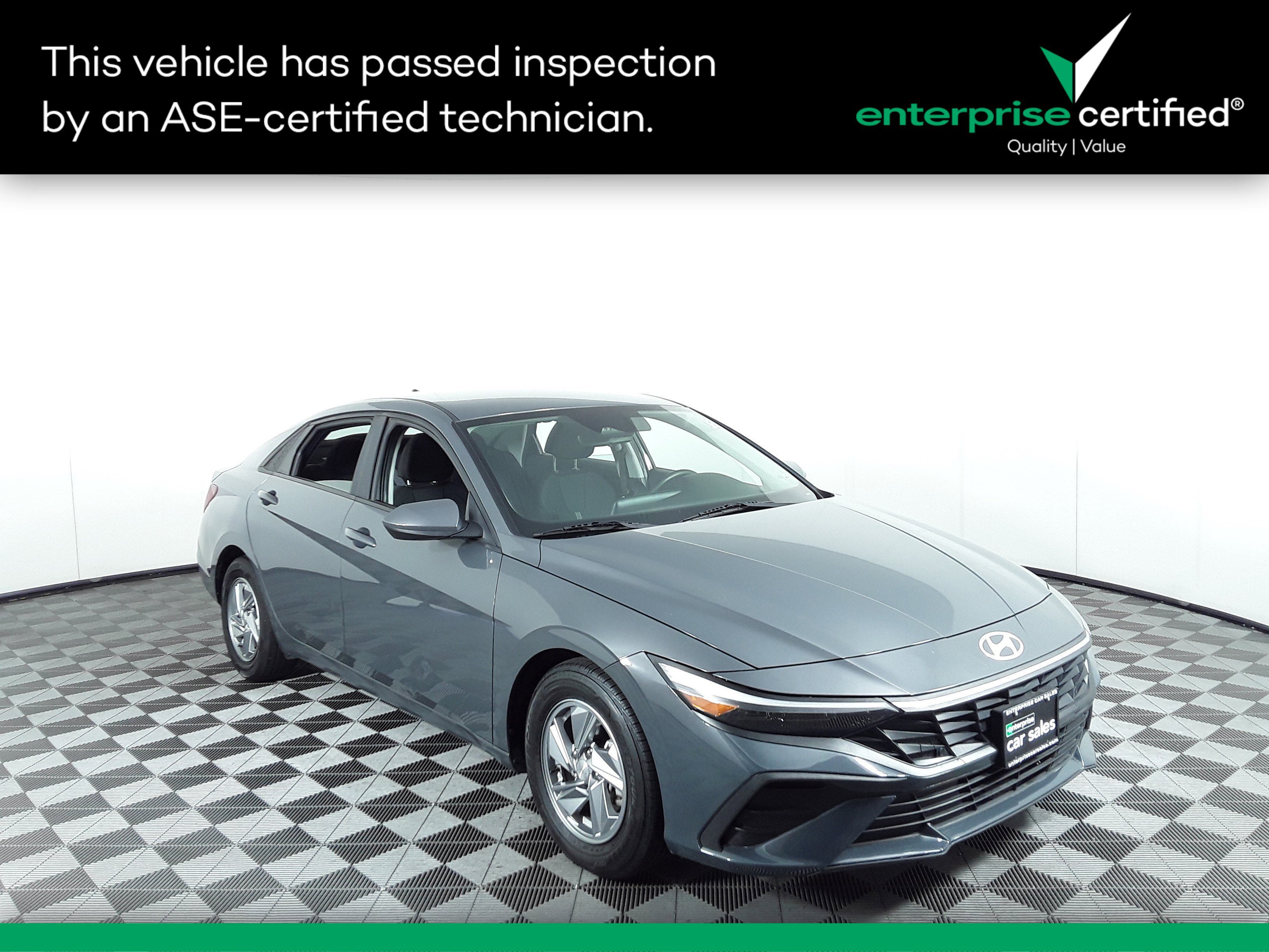 Used 2024 Hyundai Elantra SE IVT