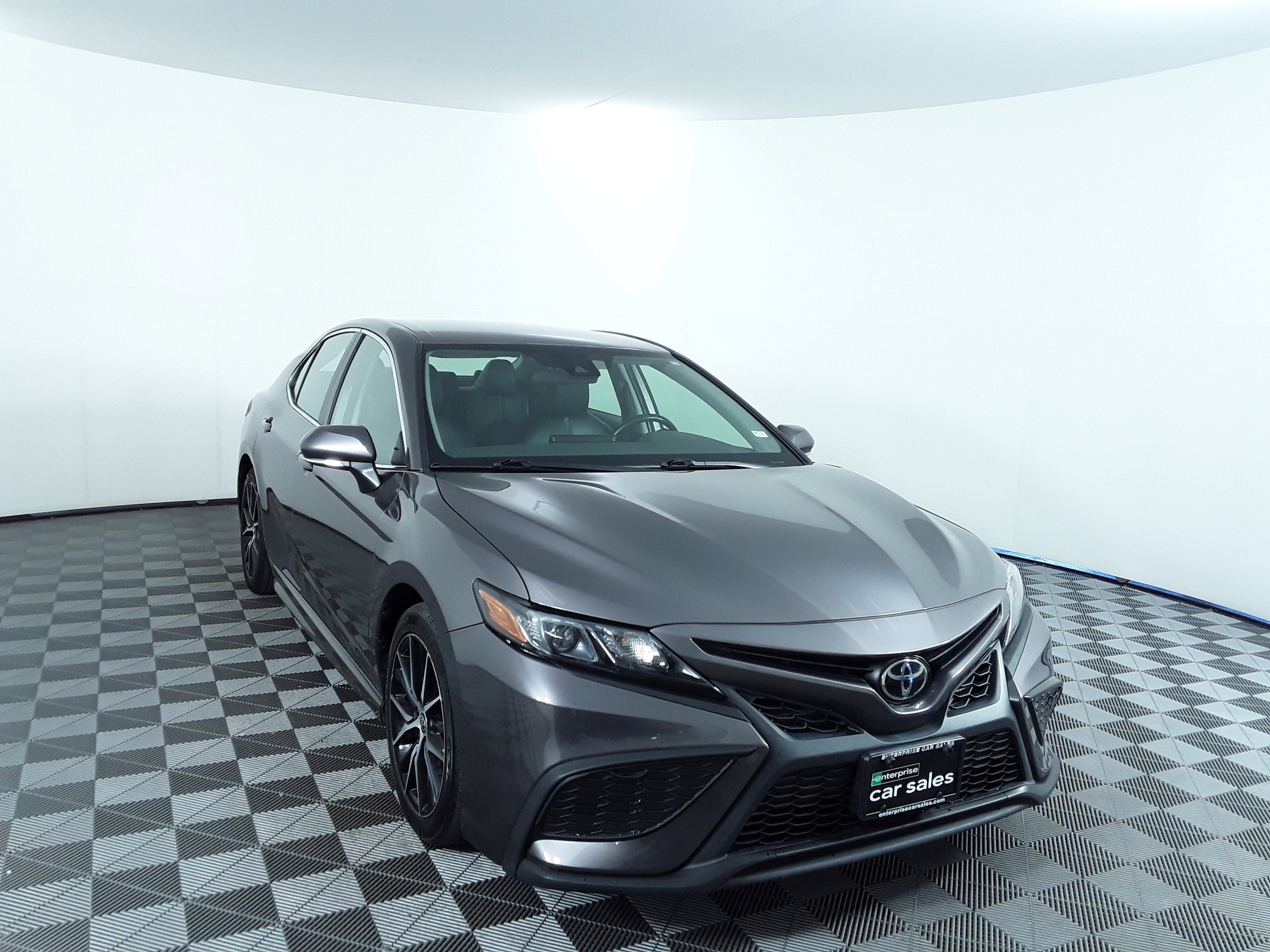 2022 Toyota Camry SE Auto