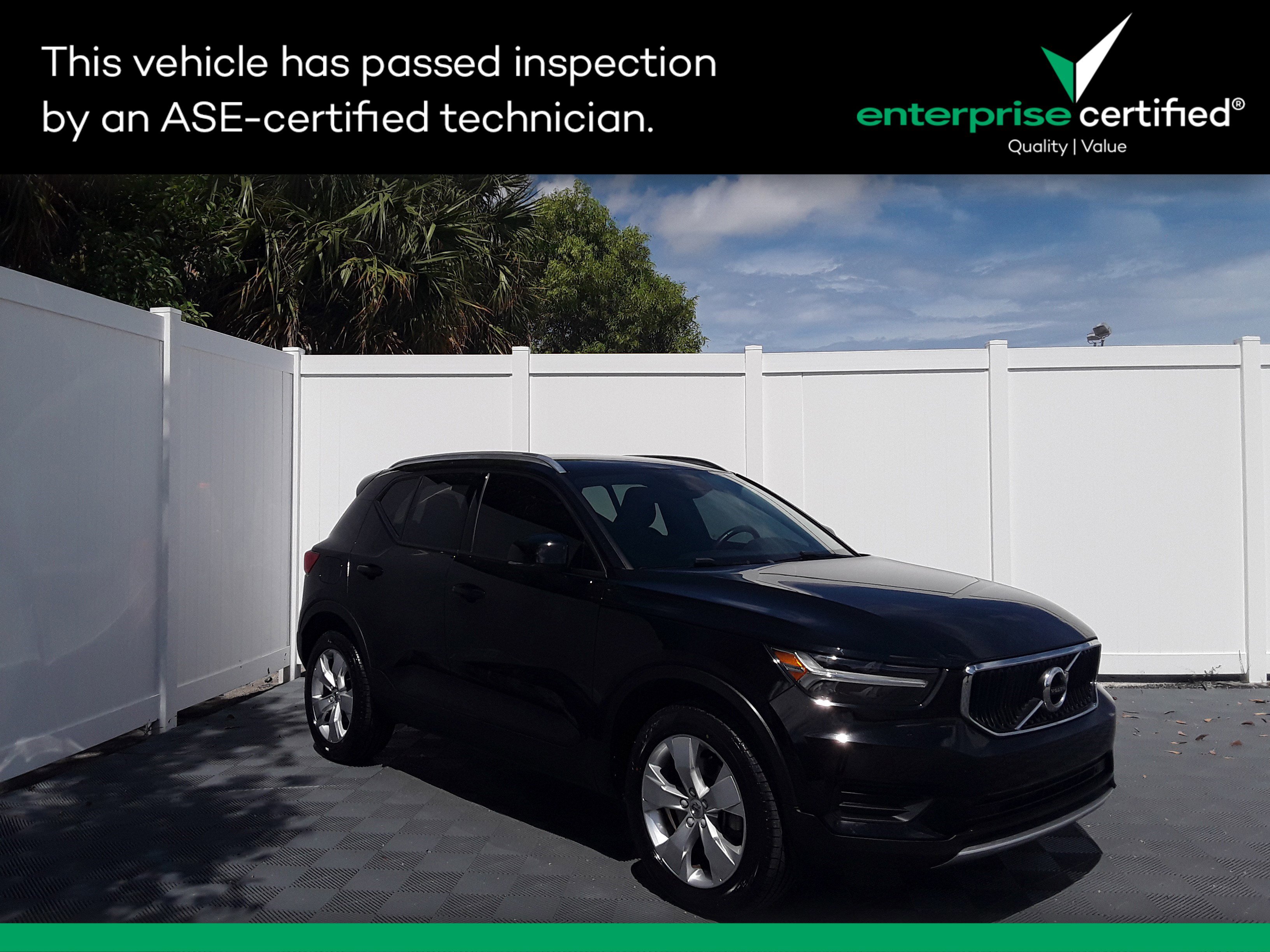Used 2022 Volvo XC40 T5 AWD Momentum
