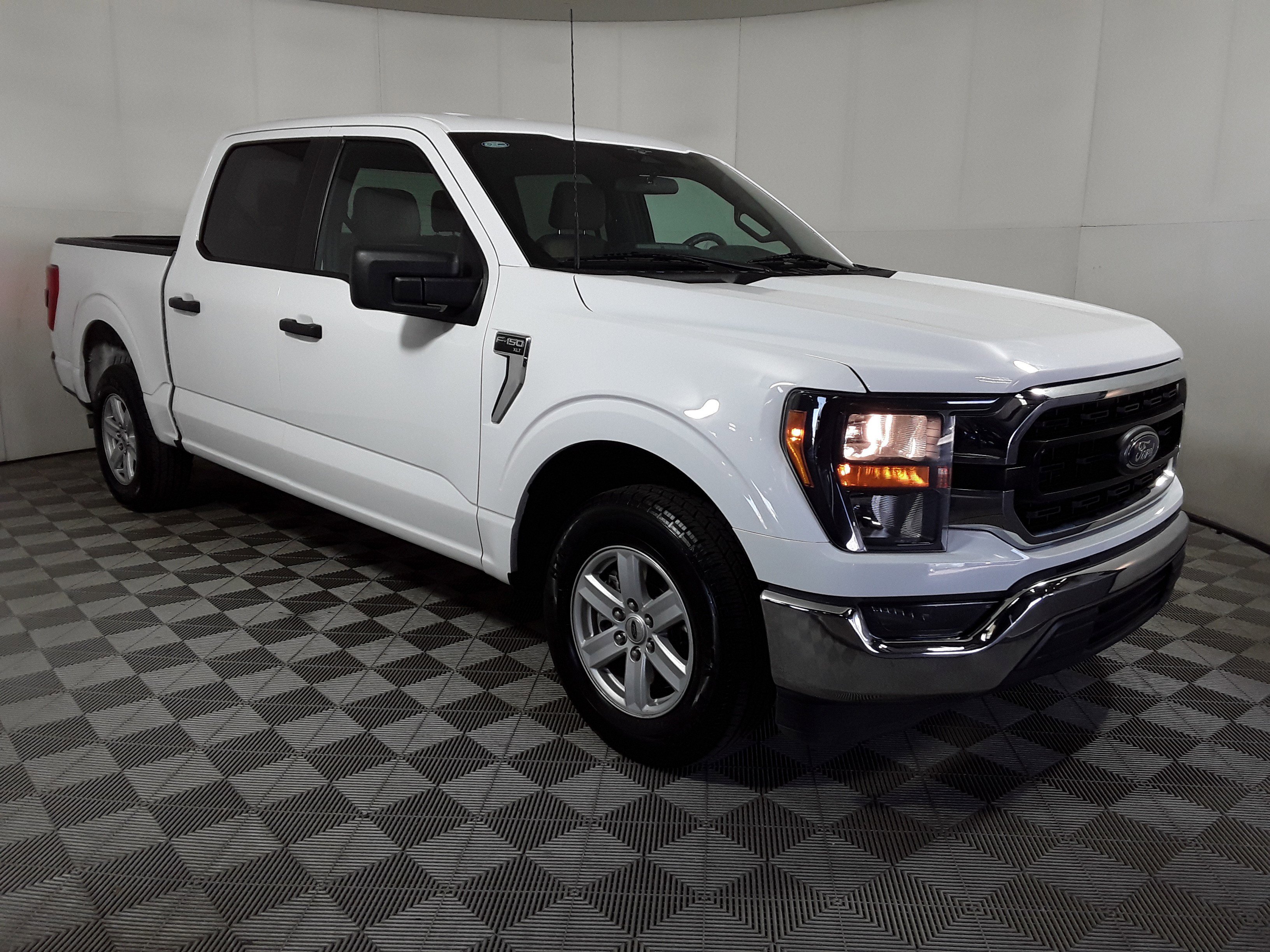 2023 Ford F-150 XLT 2WD SuperCrew 5.5' Box