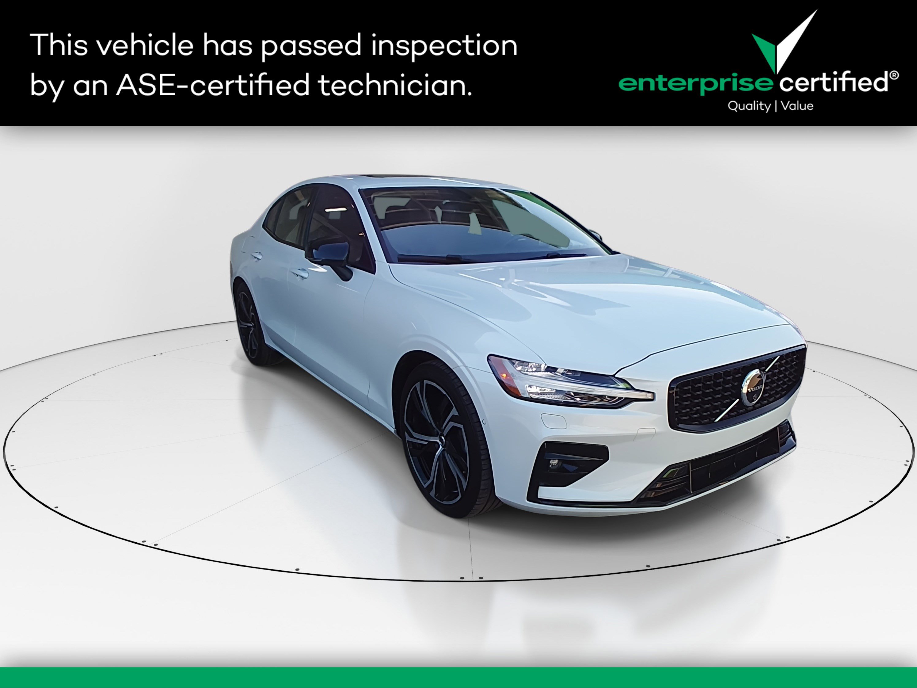 2024 Volvo S60 Plus's photo