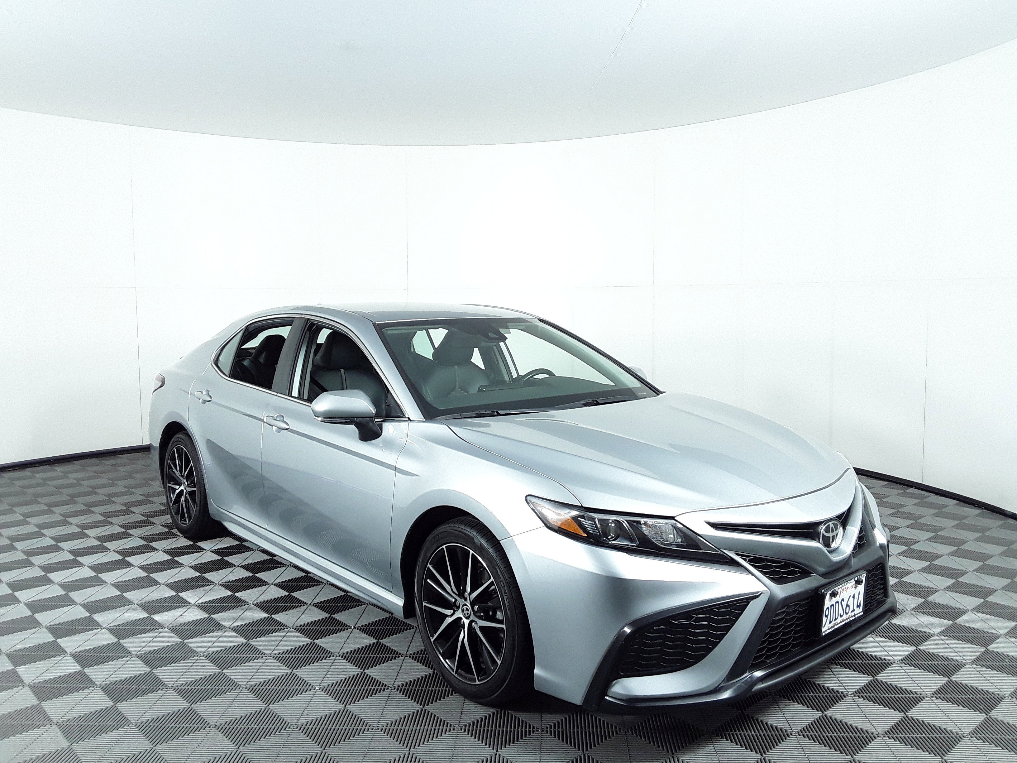 2023 Toyota Camry SE Auto
