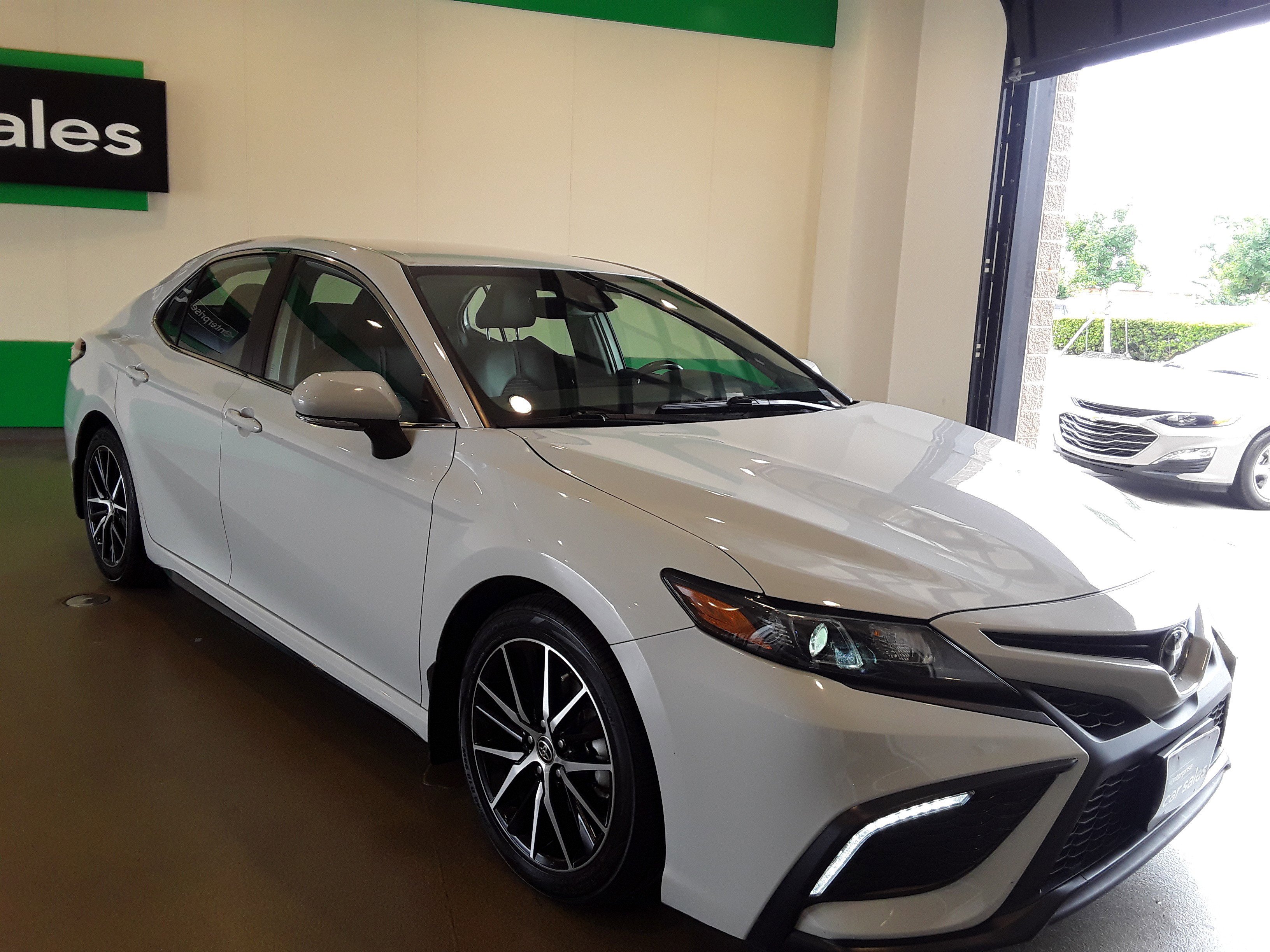 Used 2023 Toyota Camry SE Auto