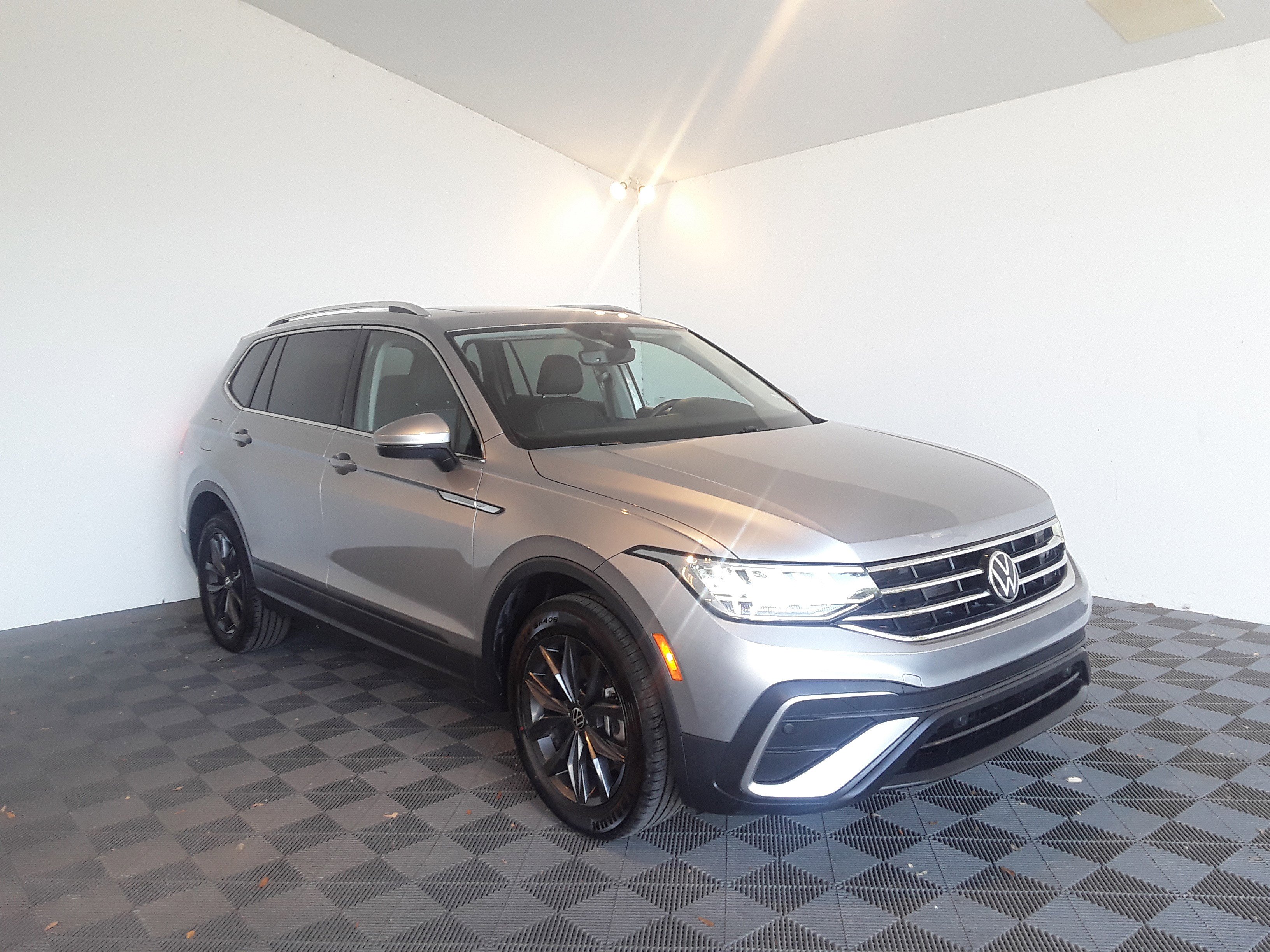 2022 Volkswagen Tiguan 2.0T SE FWD