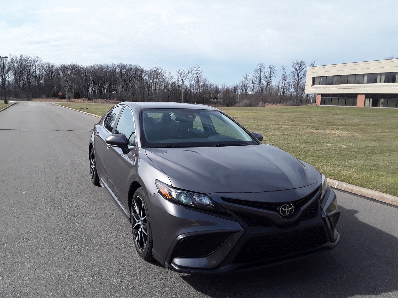 2022 Toyota Camry SE Auto