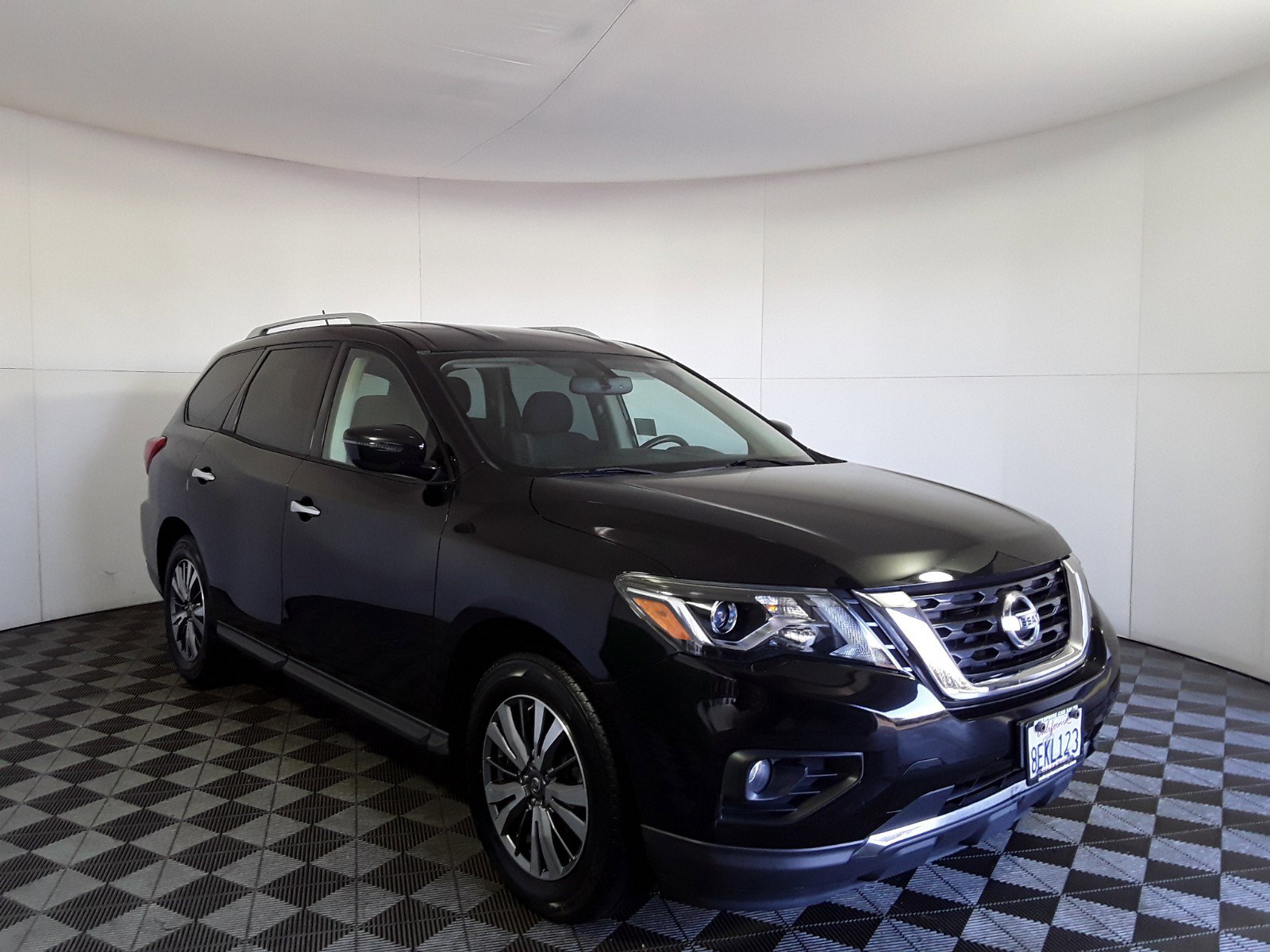 2018 Nissan Pathfinder FWD SV