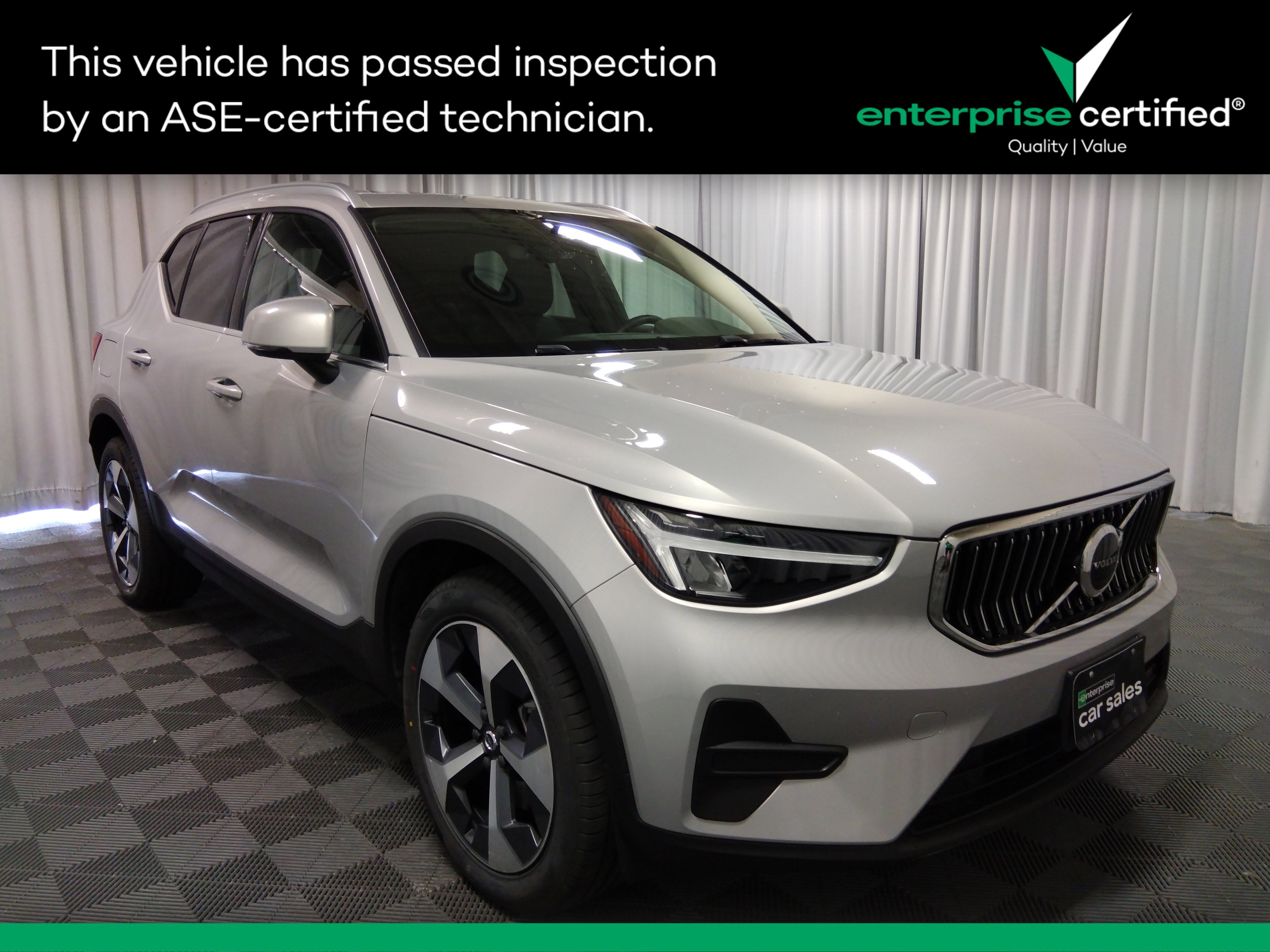 2024 Volvo XC40 B5 AWD Core Bright Theme