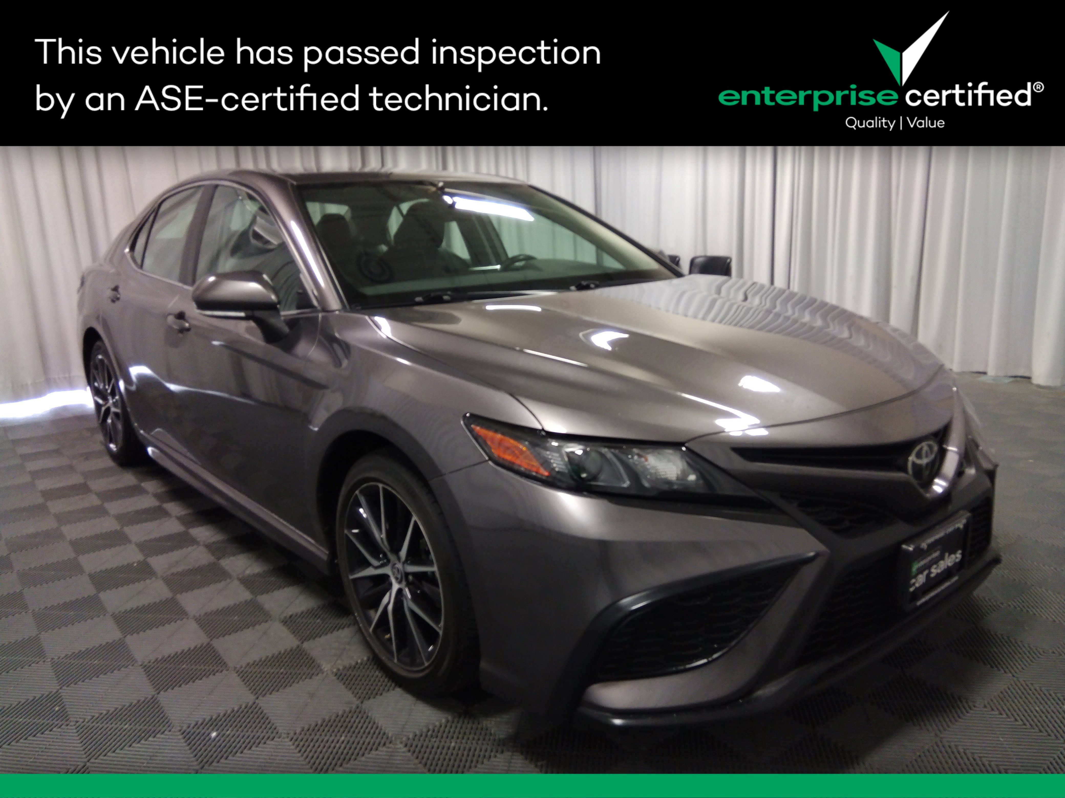 2022 Toyota Camry SE Auto