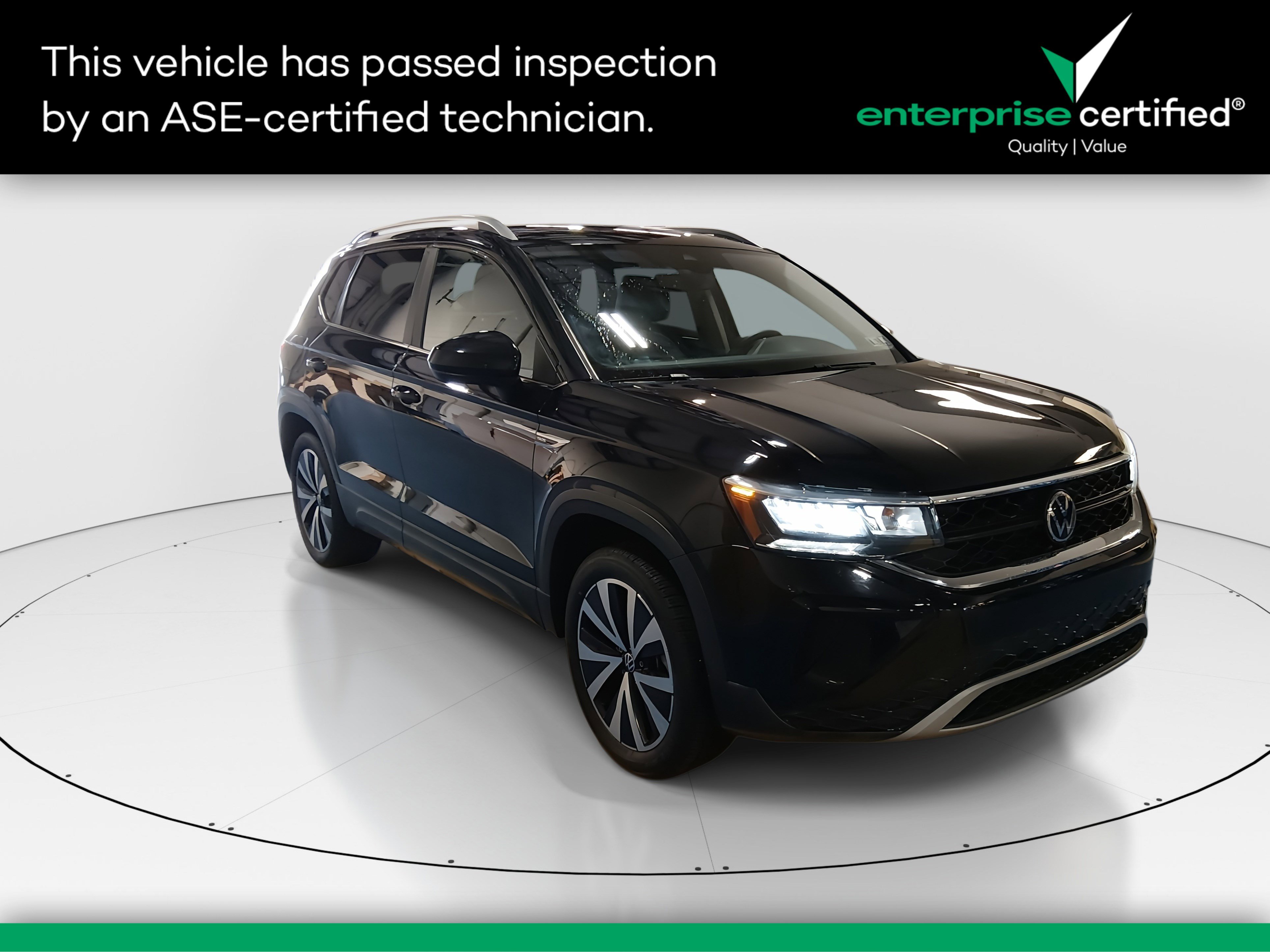 2022 Volkswagen Taos SE's photo