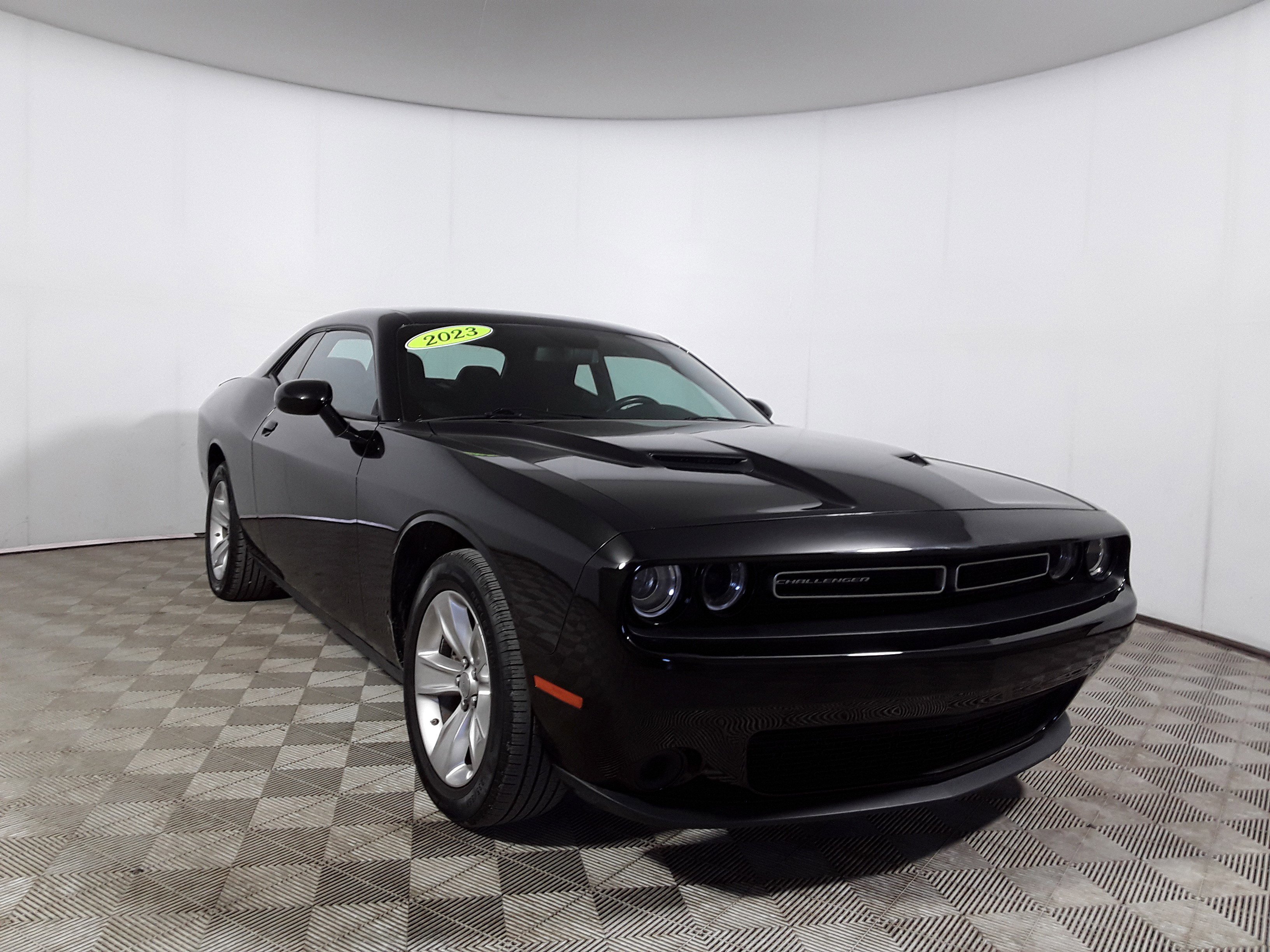 2023 Dodge Challenger SXT RWD
