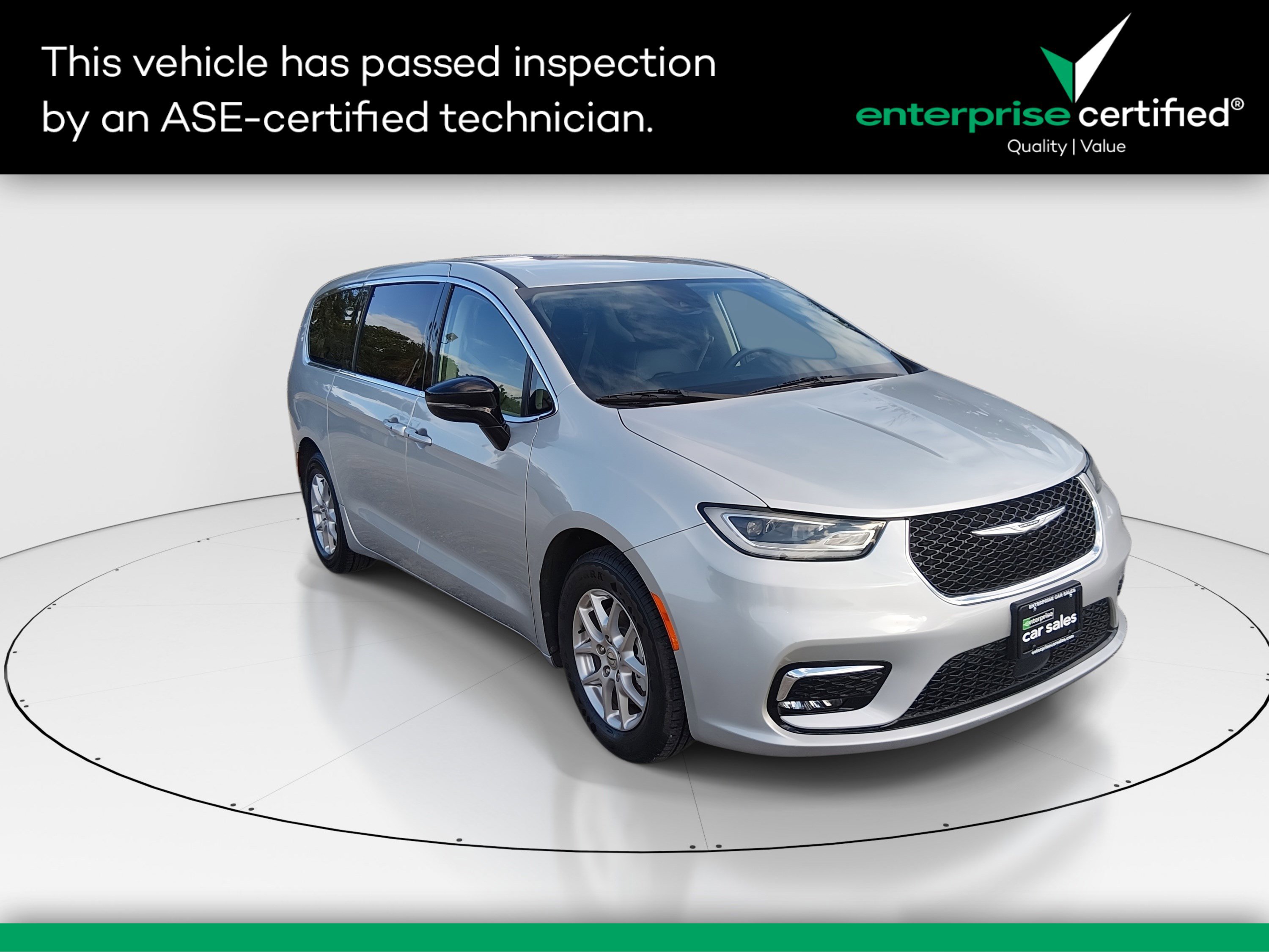 2024 Chrysler Pacifica Touring L's photo