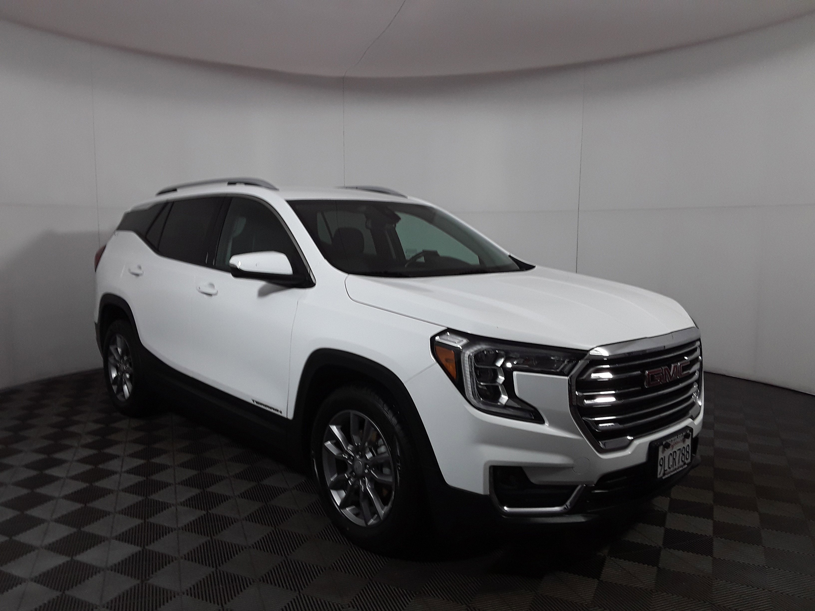 2024 GMC Terrain SLT's photo