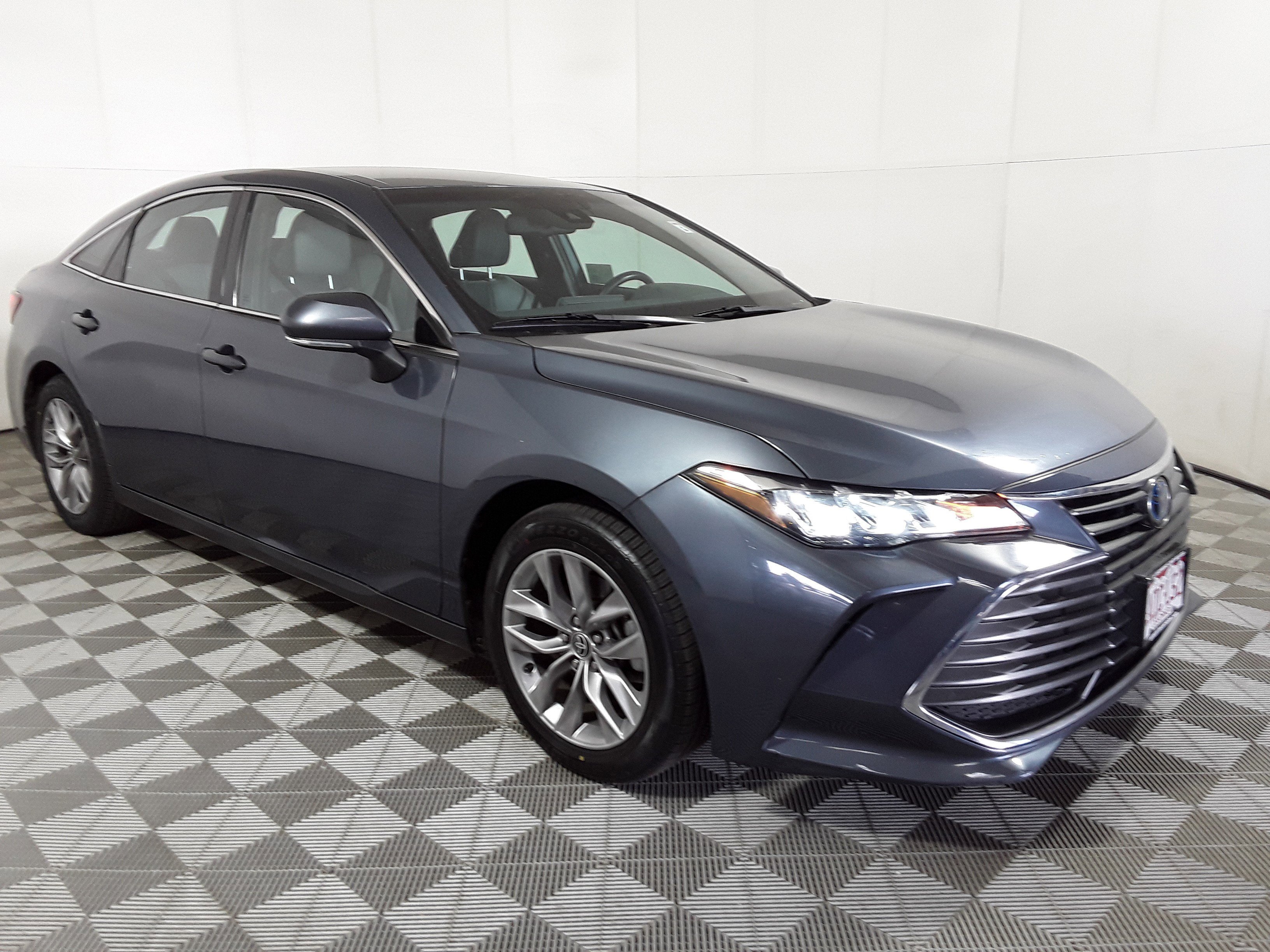 2022 Toyota Avalon Hybrid XLE FWD