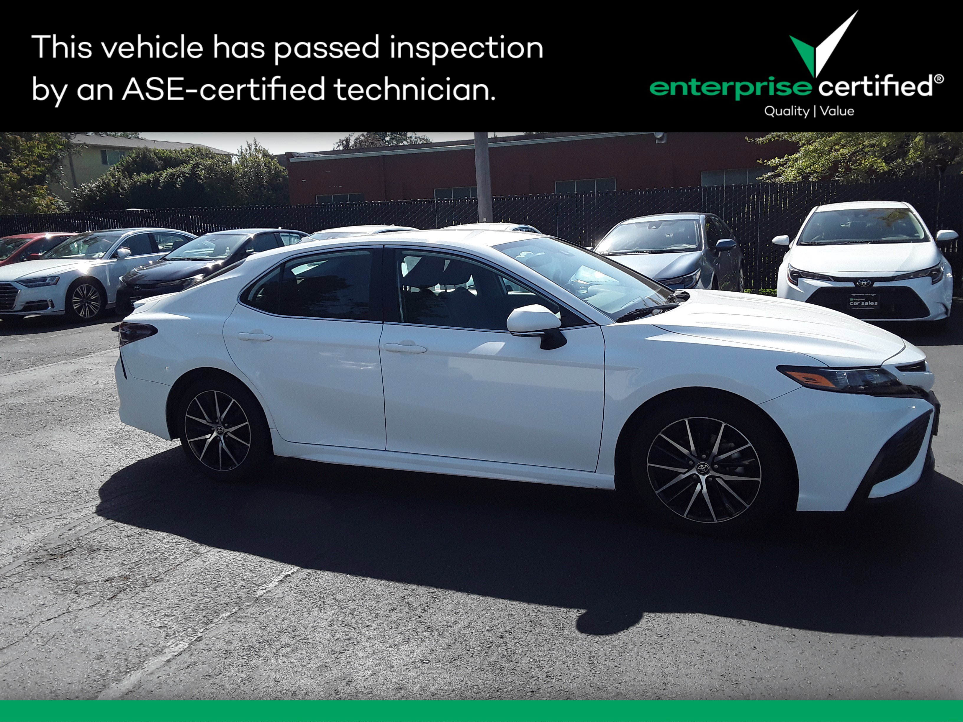 2022 Toyota Camry SE Auto