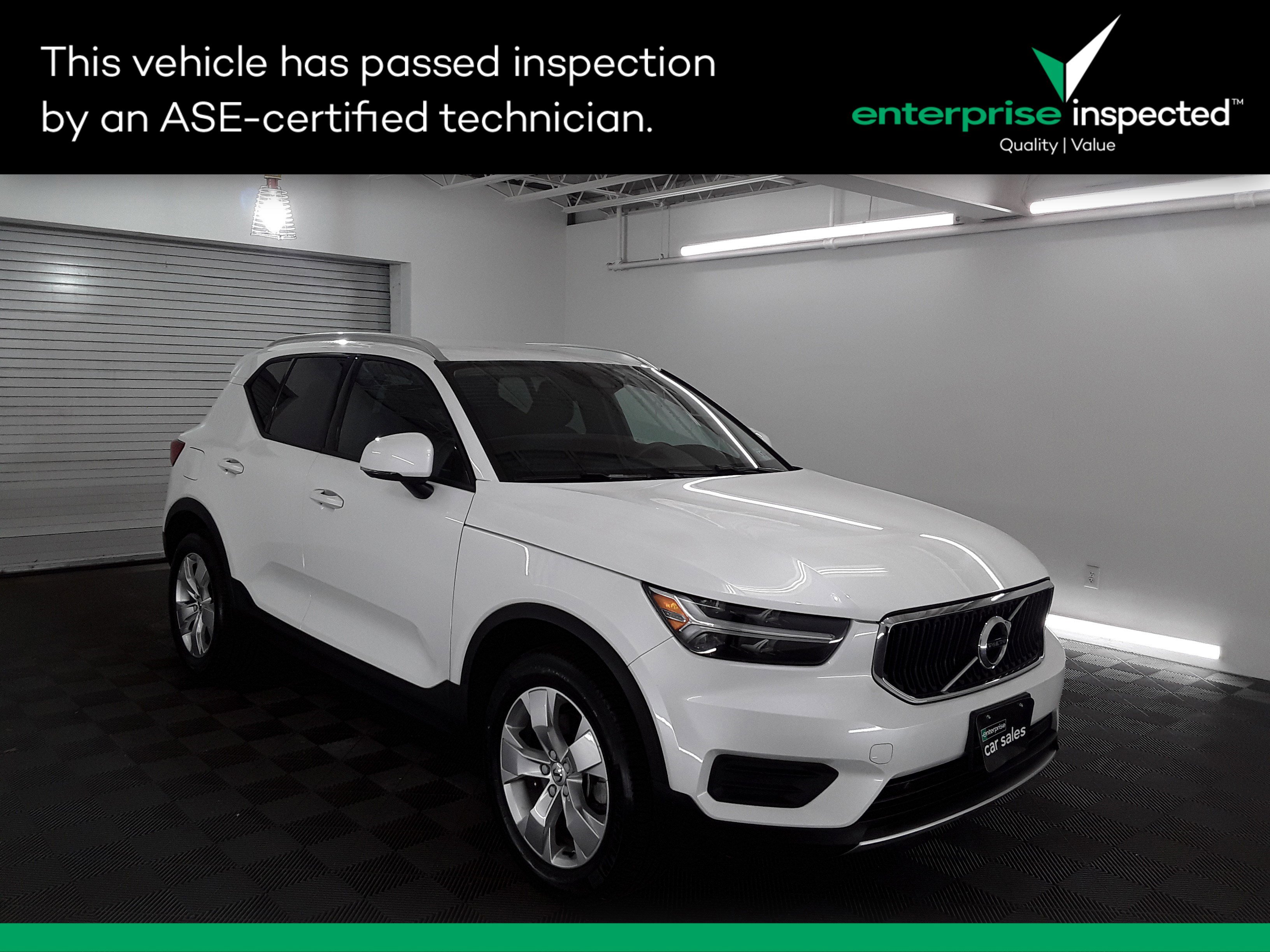 2022 Volvo XC40 T5 AWD Momentum