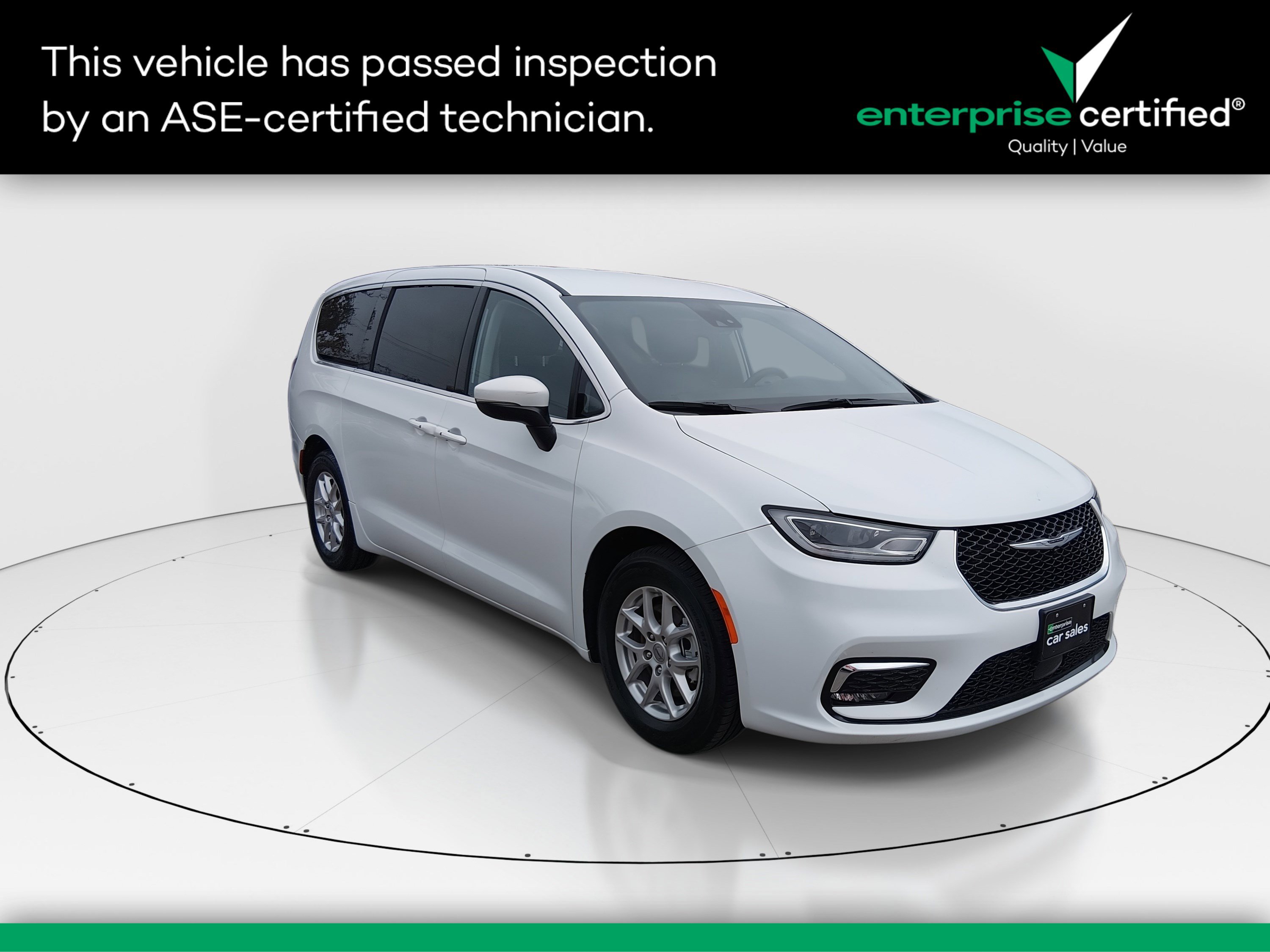 2023 Chrysler Pacifica Touring L's photo