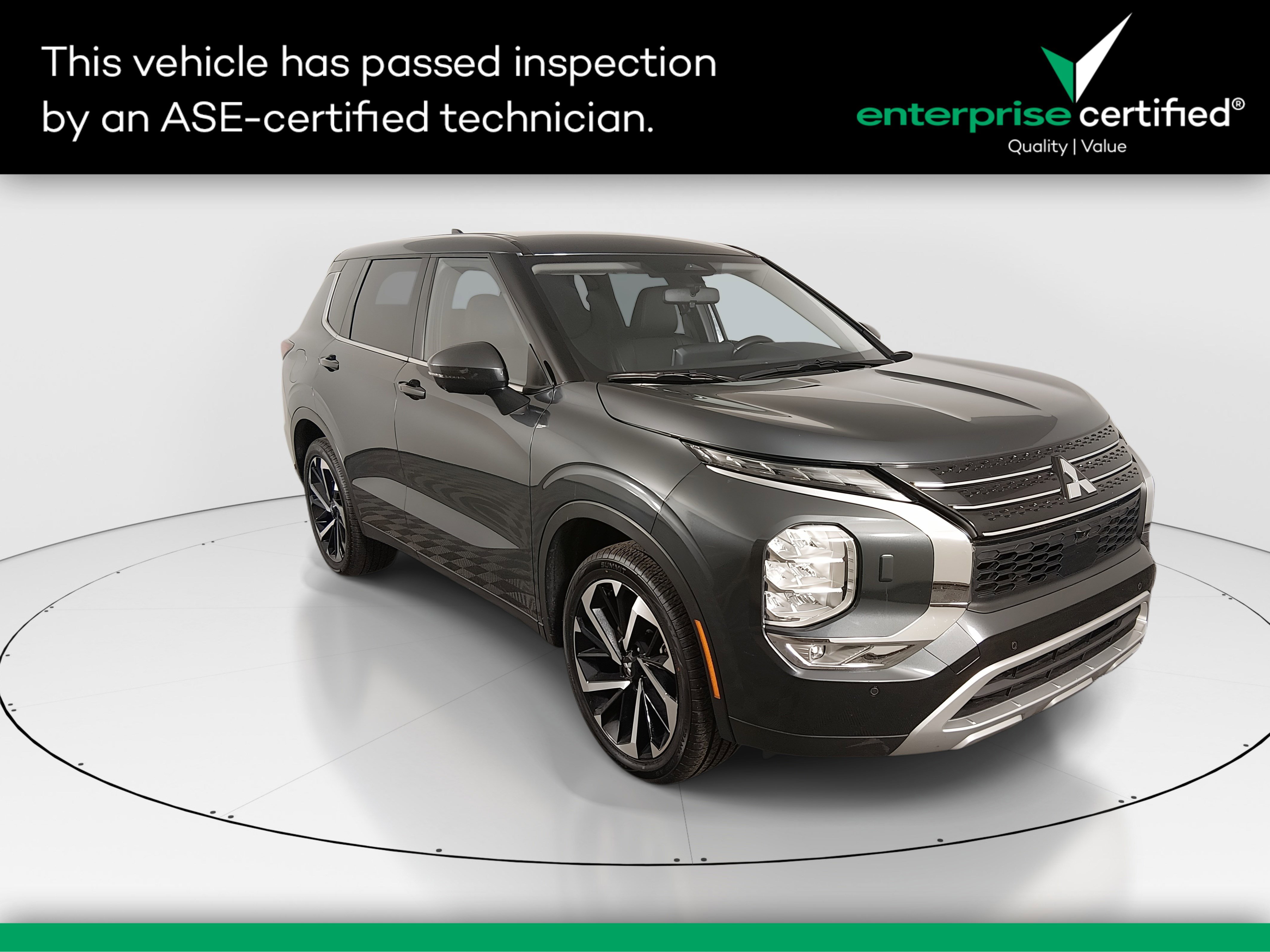 2024 Mitsubishi Outlander SE's photo