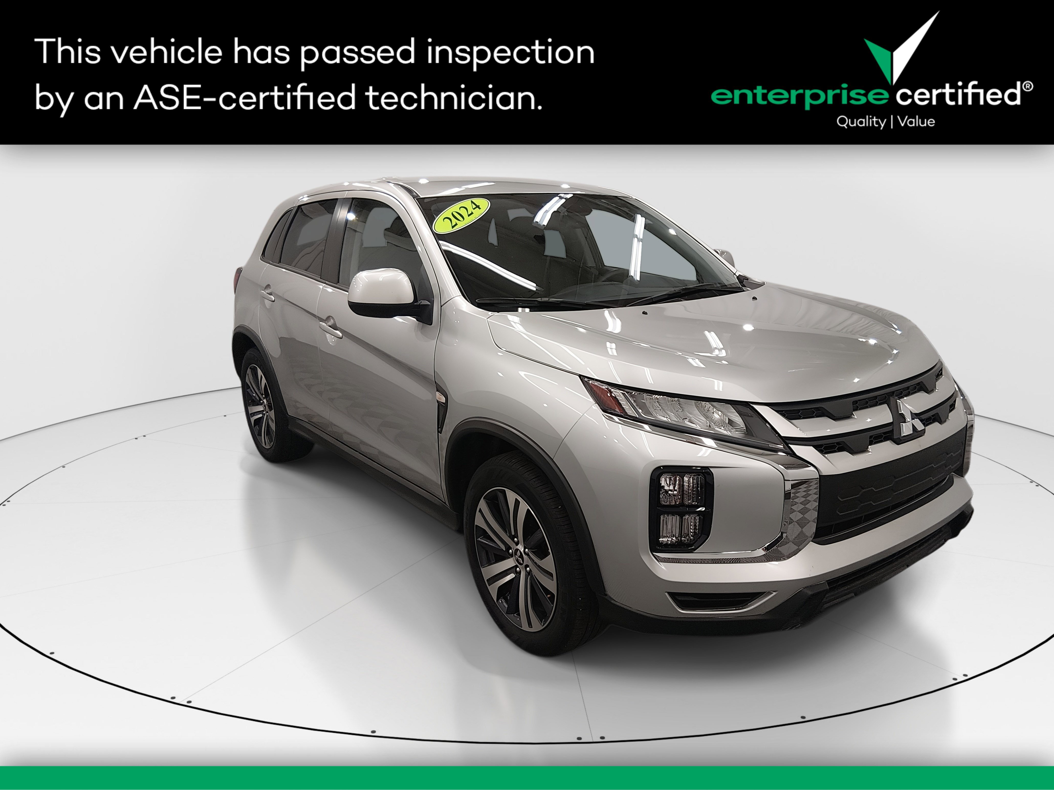 2024 Mitsubishi Outlander ES's photo