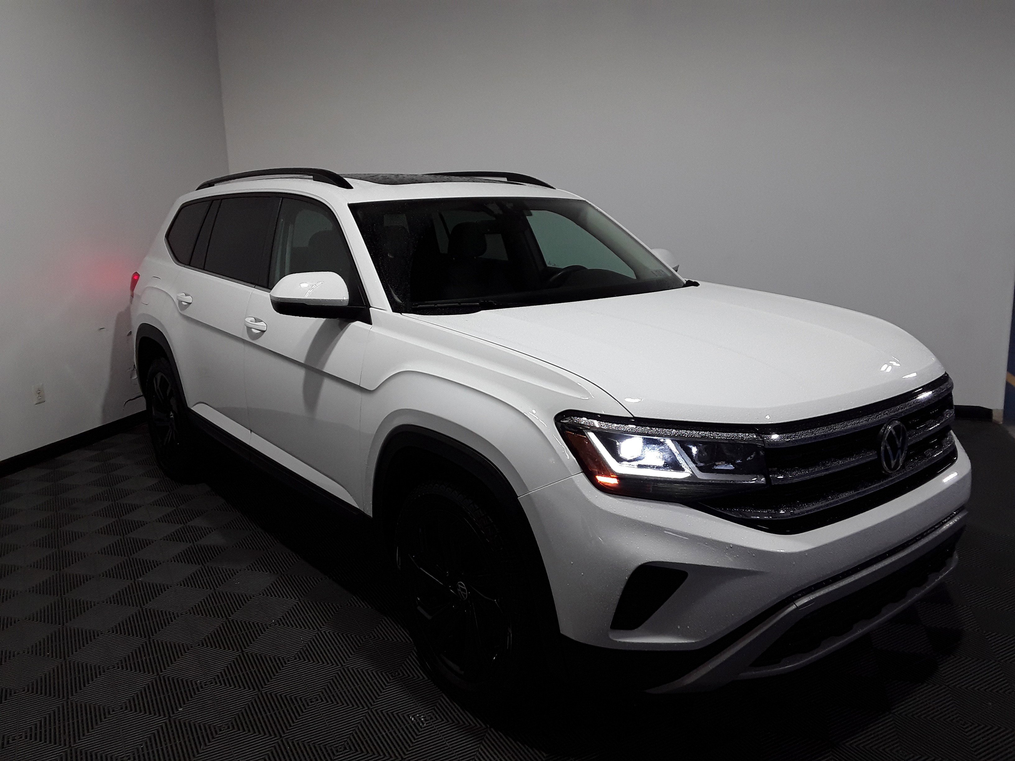 Used 2022 Volkswagen Atlas 2.0T SE w/Technology FWD