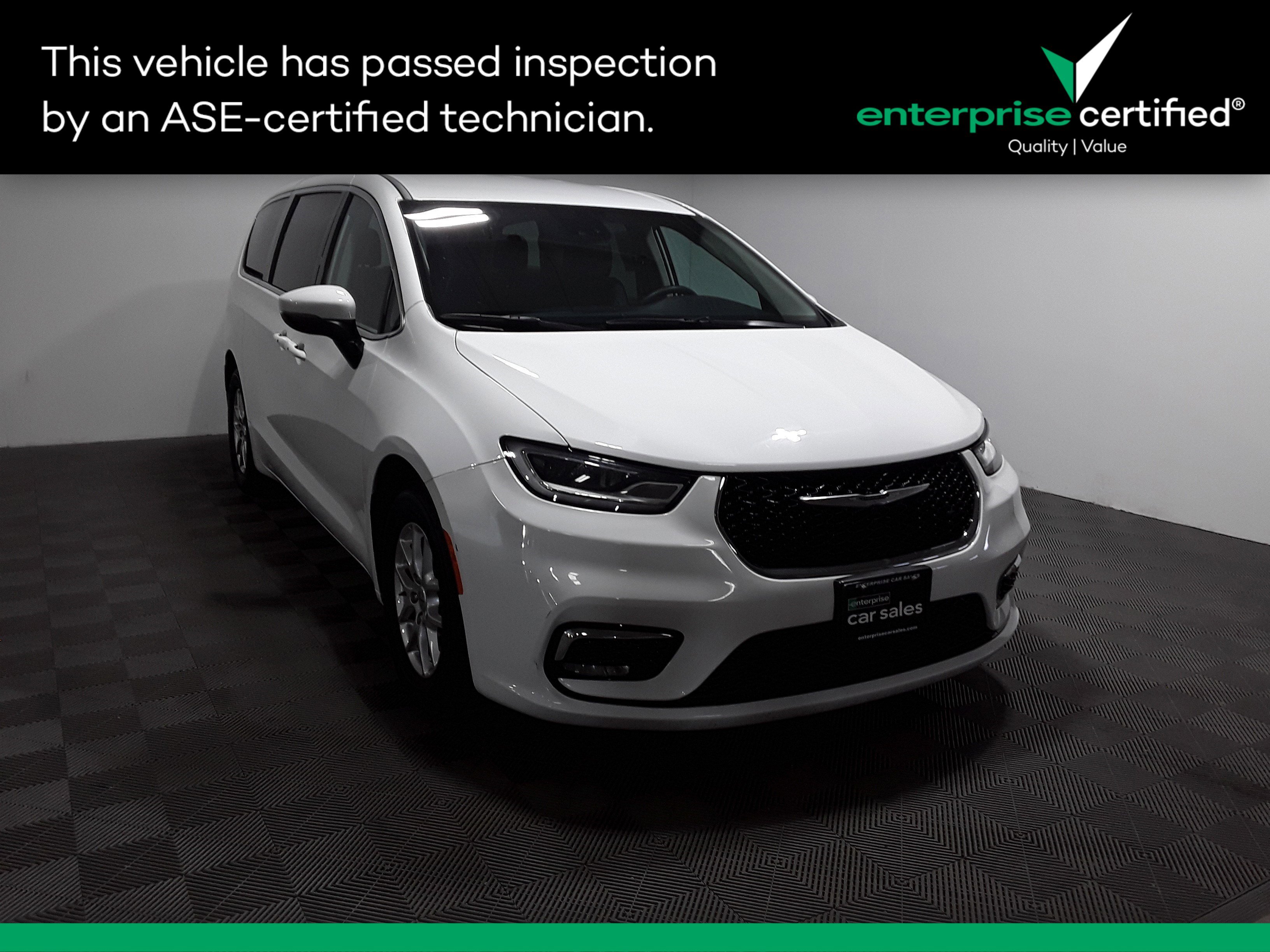 Used 2023 Chrysler Pacifica Touring L FWD