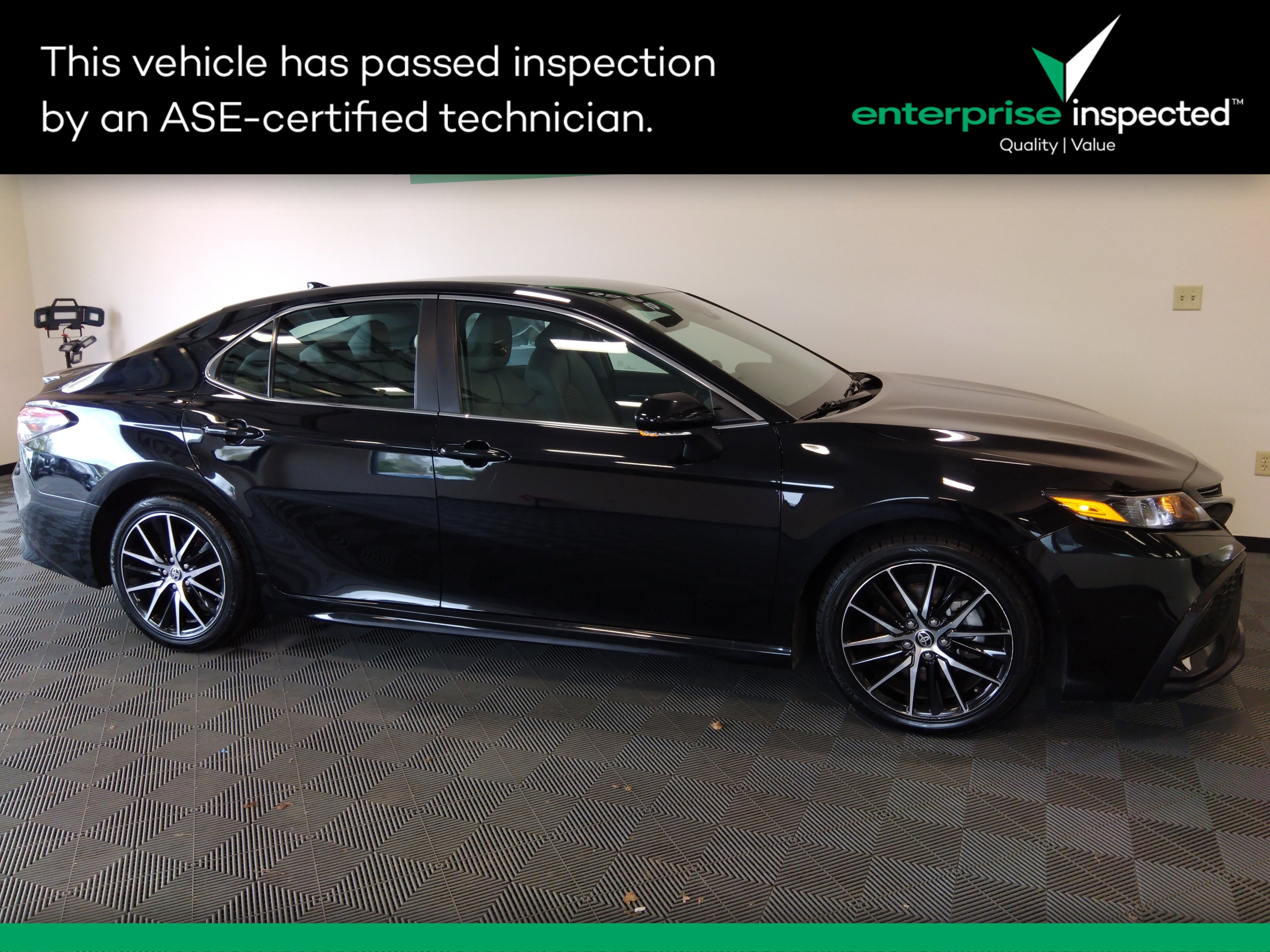 2023 Toyota Camry SE Auto