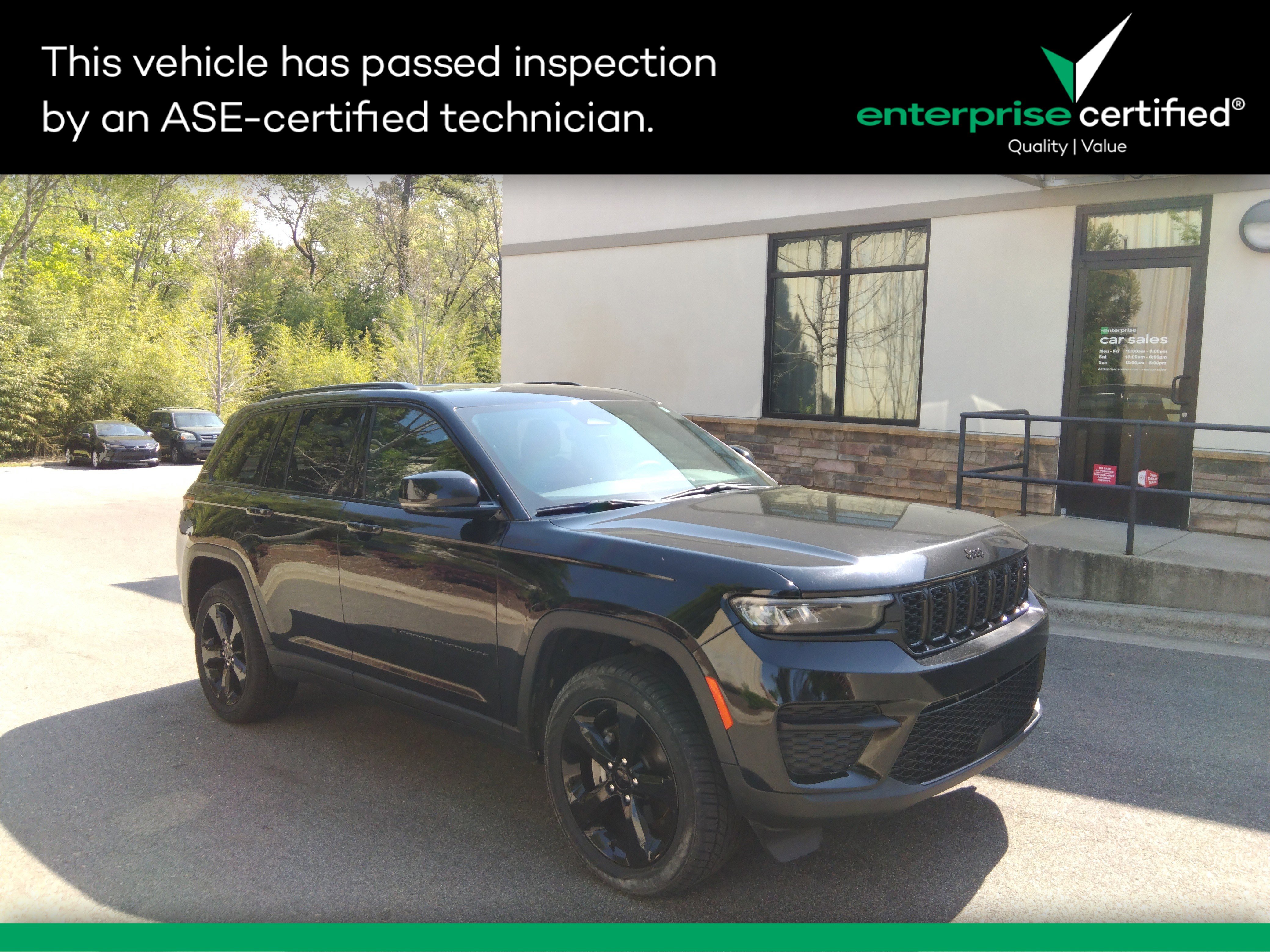 Used 2023 Jeep Grand Cherokee Laredo 4x4
