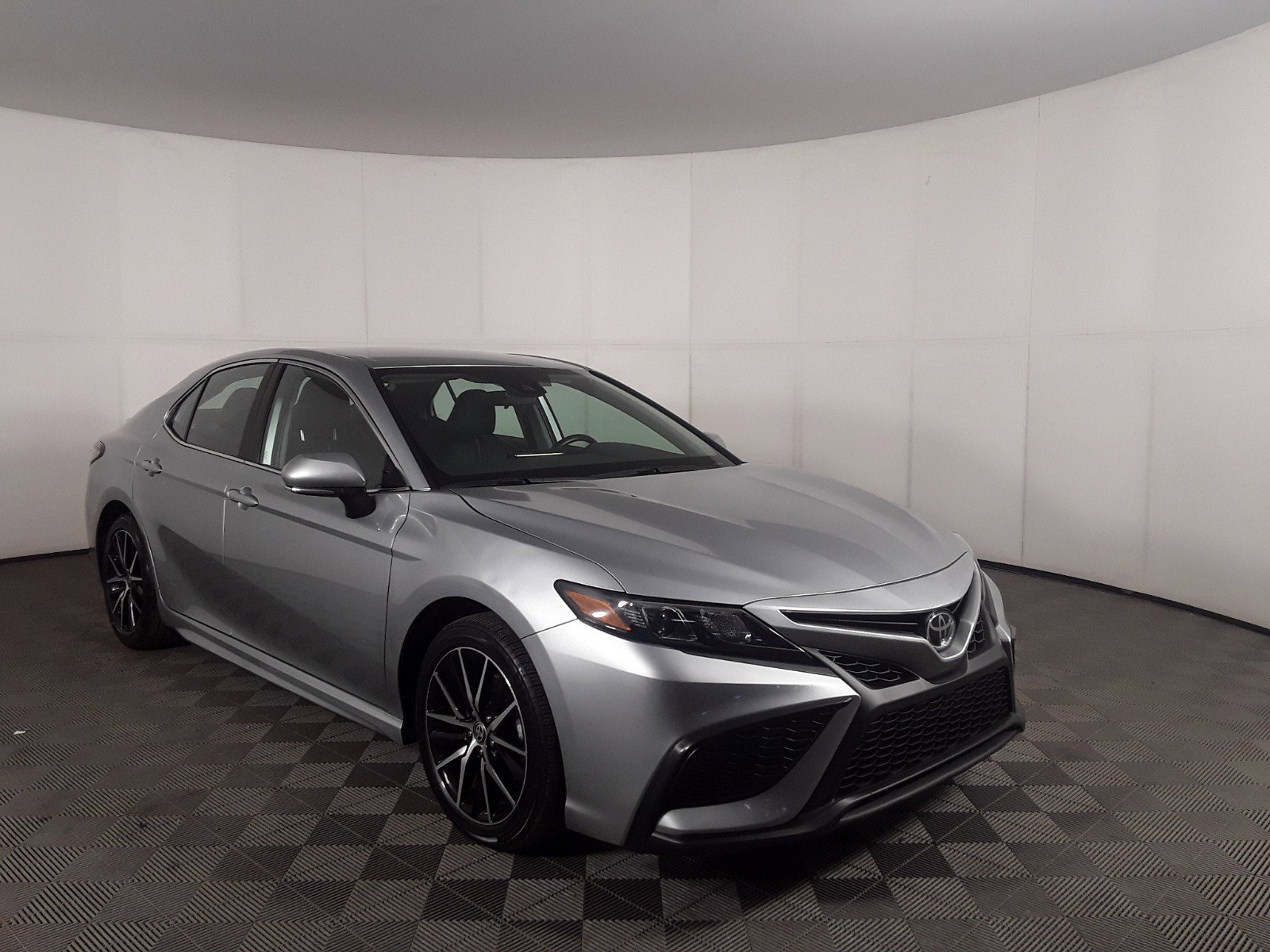 2023 Toyota Camry SE Auto